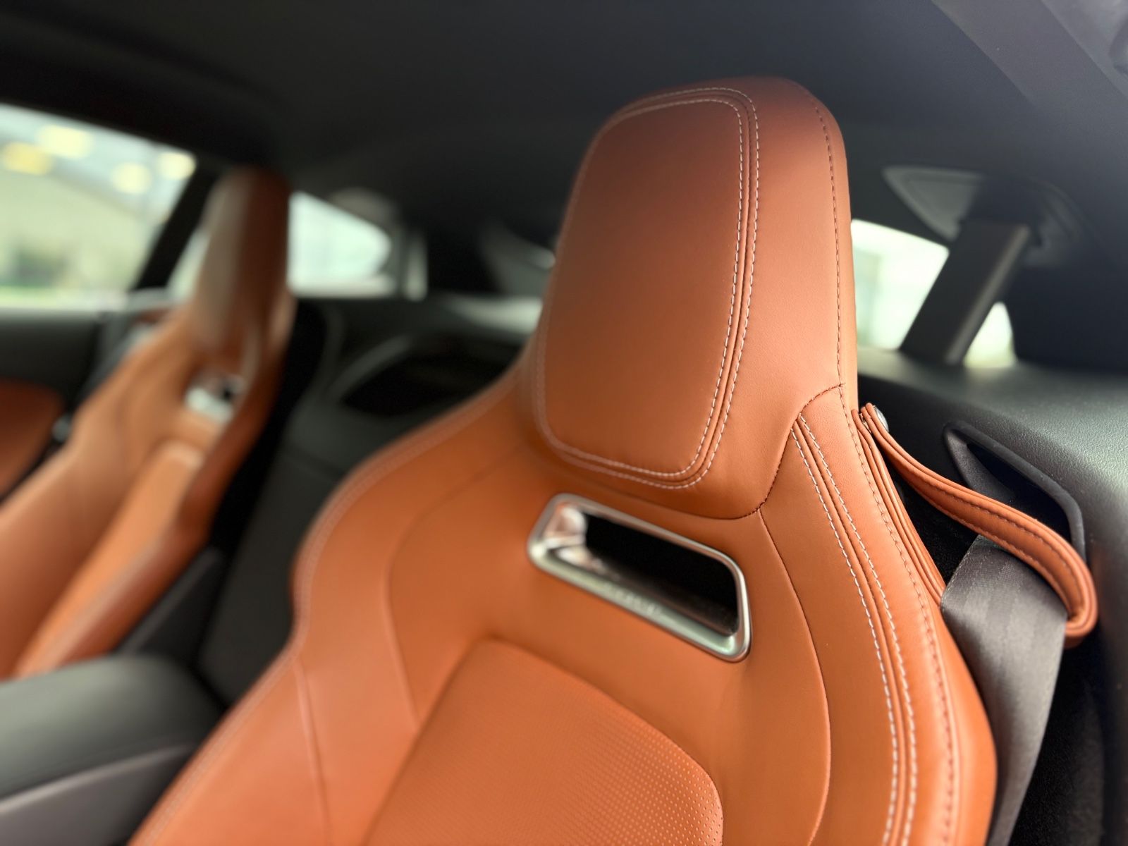 Fahrzeugabbildung Jaguar F-TYPE COUPE R-DYNAMIC*AUT*LEDER-BRAUN*LED*TOP