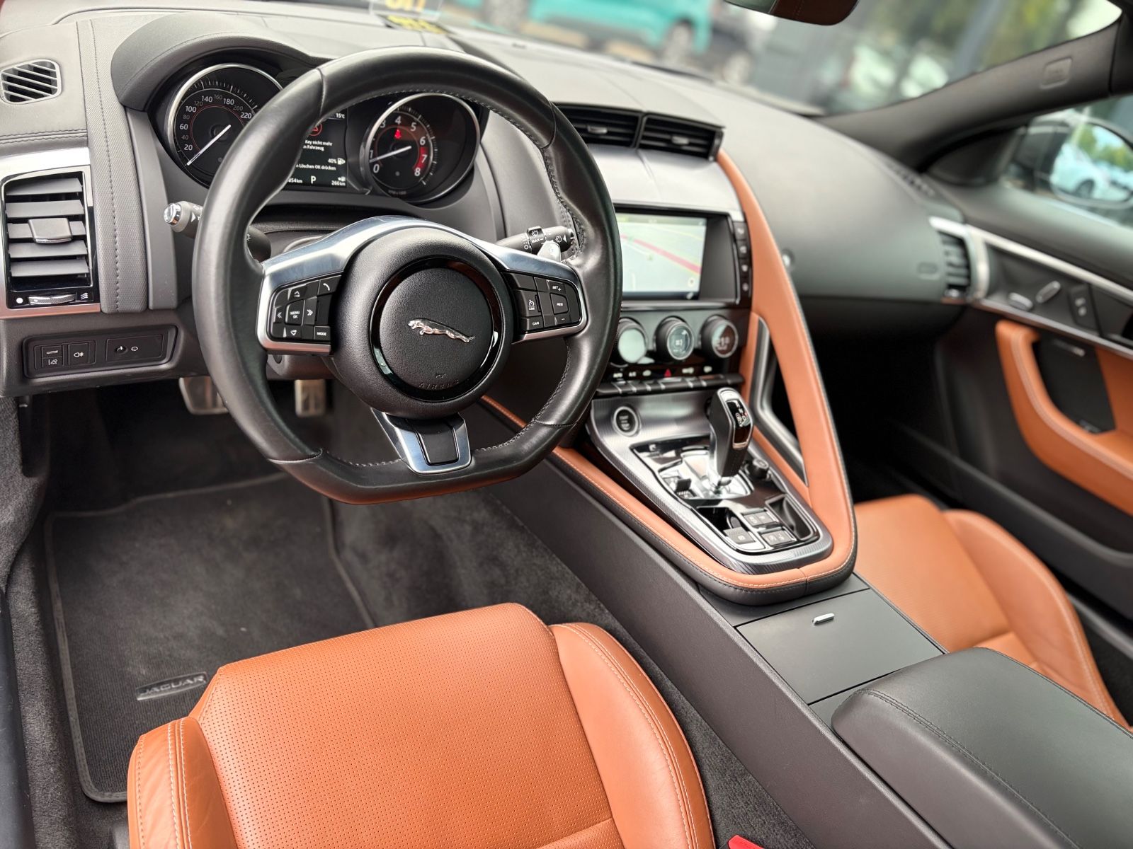 Fahrzeugabbildung Jaguar F-TYPE COUPE R-DYNAMIC*AUT*LEDER-BRAUN*LED*TOP