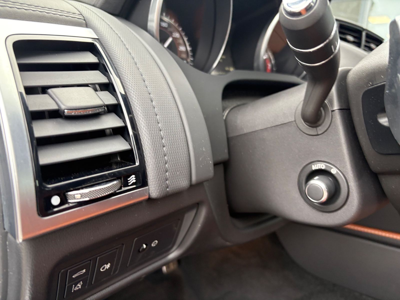 Fahrzeugabbildung Jaguar F-TYPE COUPE R-DYNAMIC*AUT*LEDER-BRAUN*LED*TOP