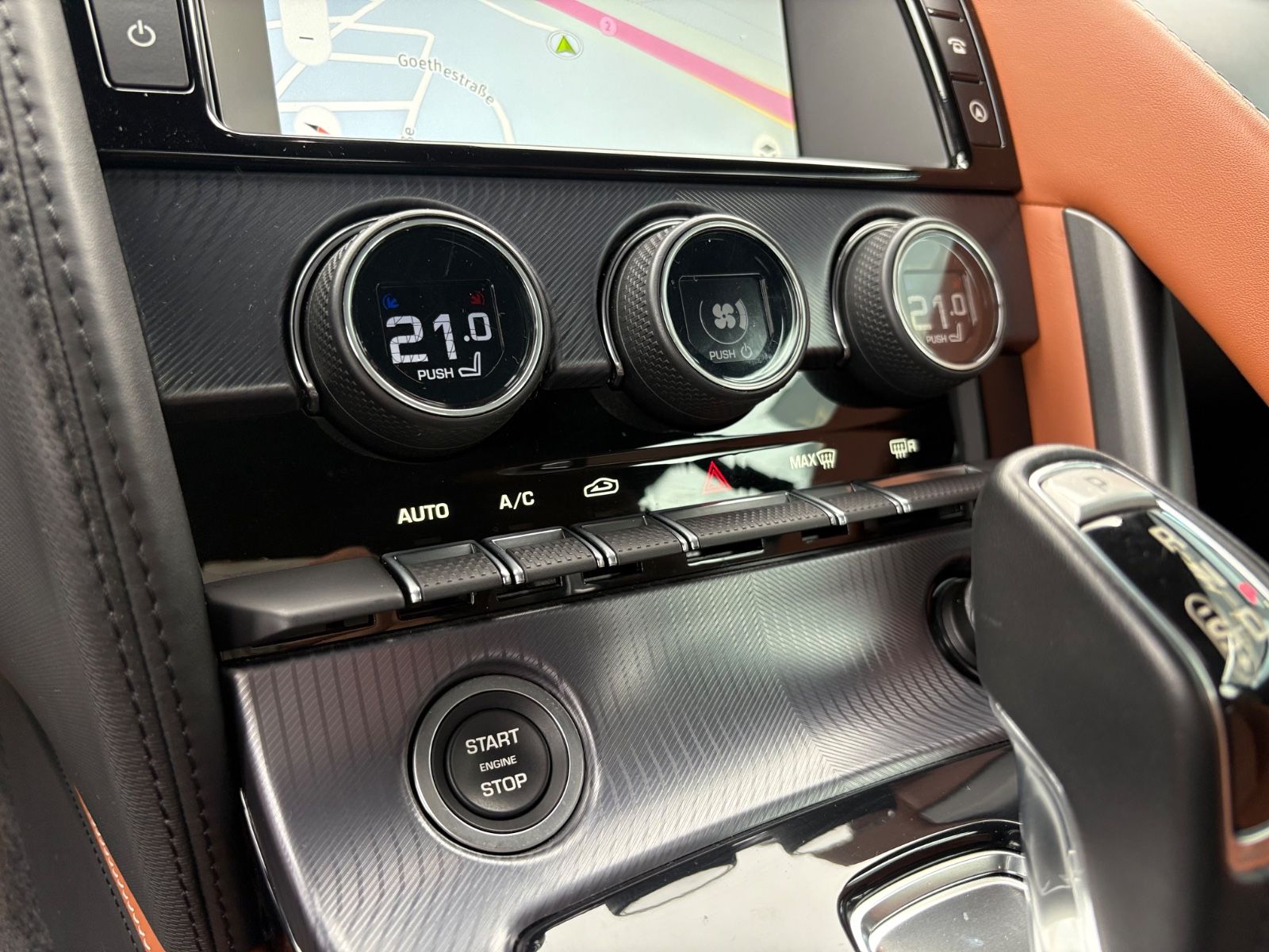 Fahrzeugabbildung Jaguar F-TYPE COUPE R-DYNAMIC*AUT*LEDER-BRAUN*LED*TOP