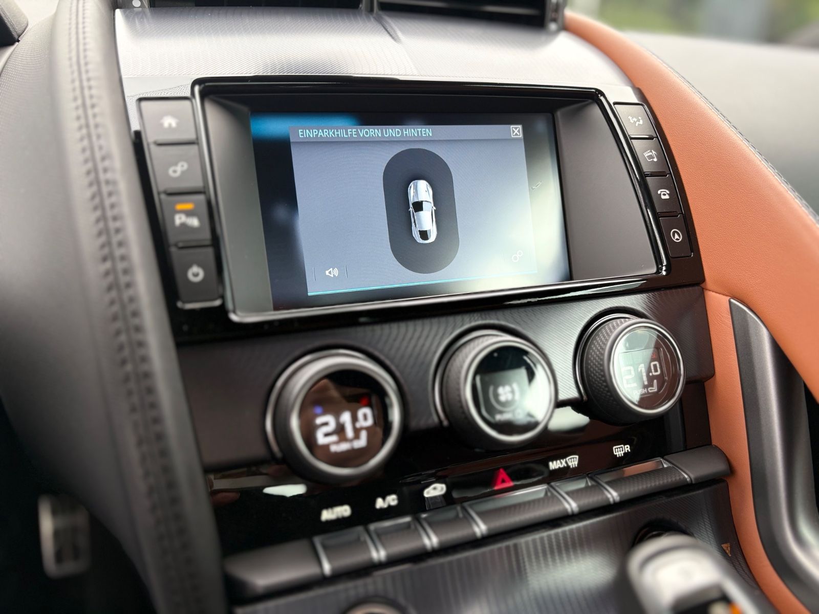 Fahrzeugabbildung Jaguar F-TYPE COUPE R-DYNAMIC*AUT*LEDER-BRAUN*LED*TOP