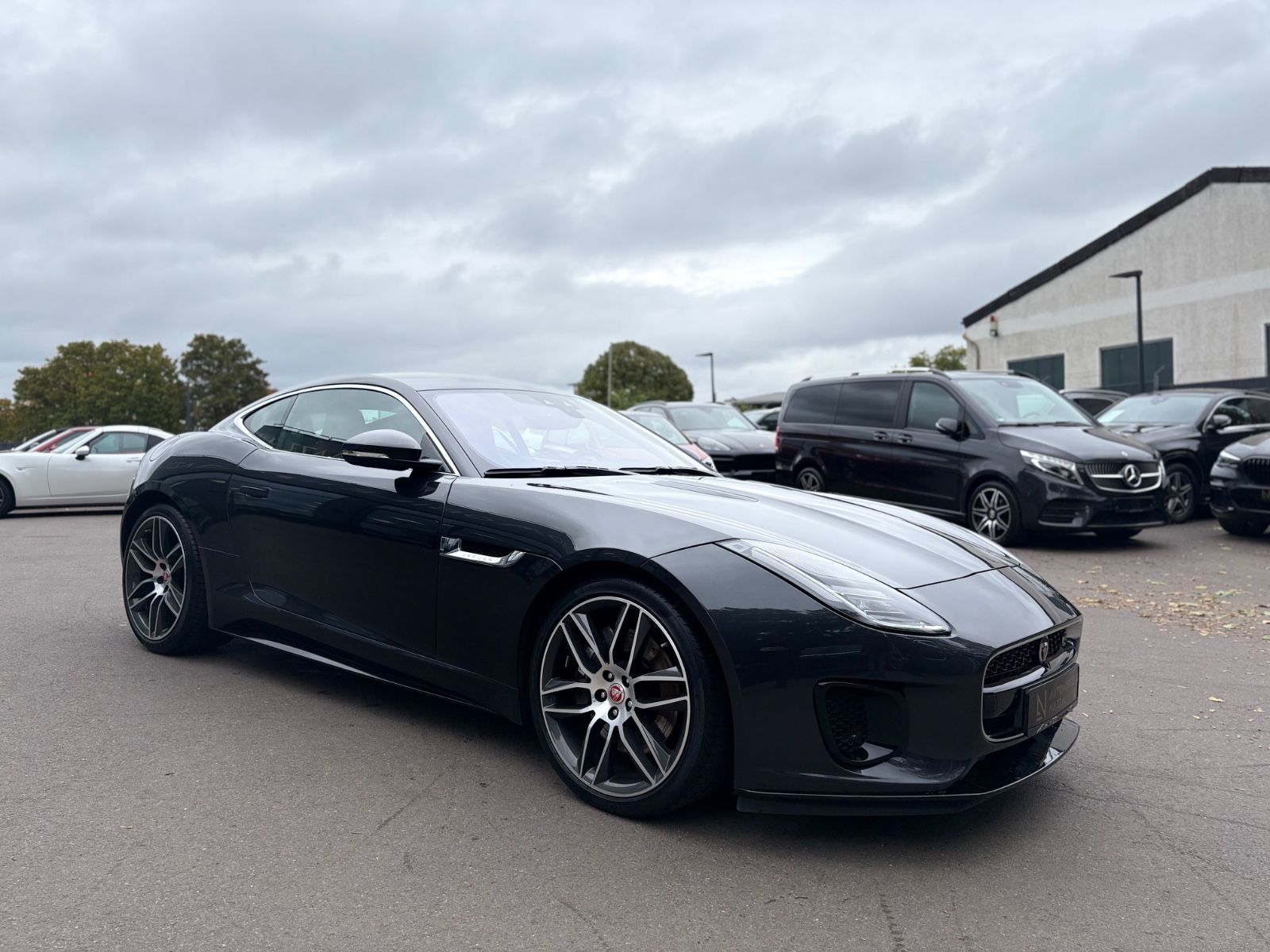 Fahrzeugabbildung Jaguar F-TYPE COUPE R-DYNAMIC*AUT*LEDER-BRAUN*LED*TOP