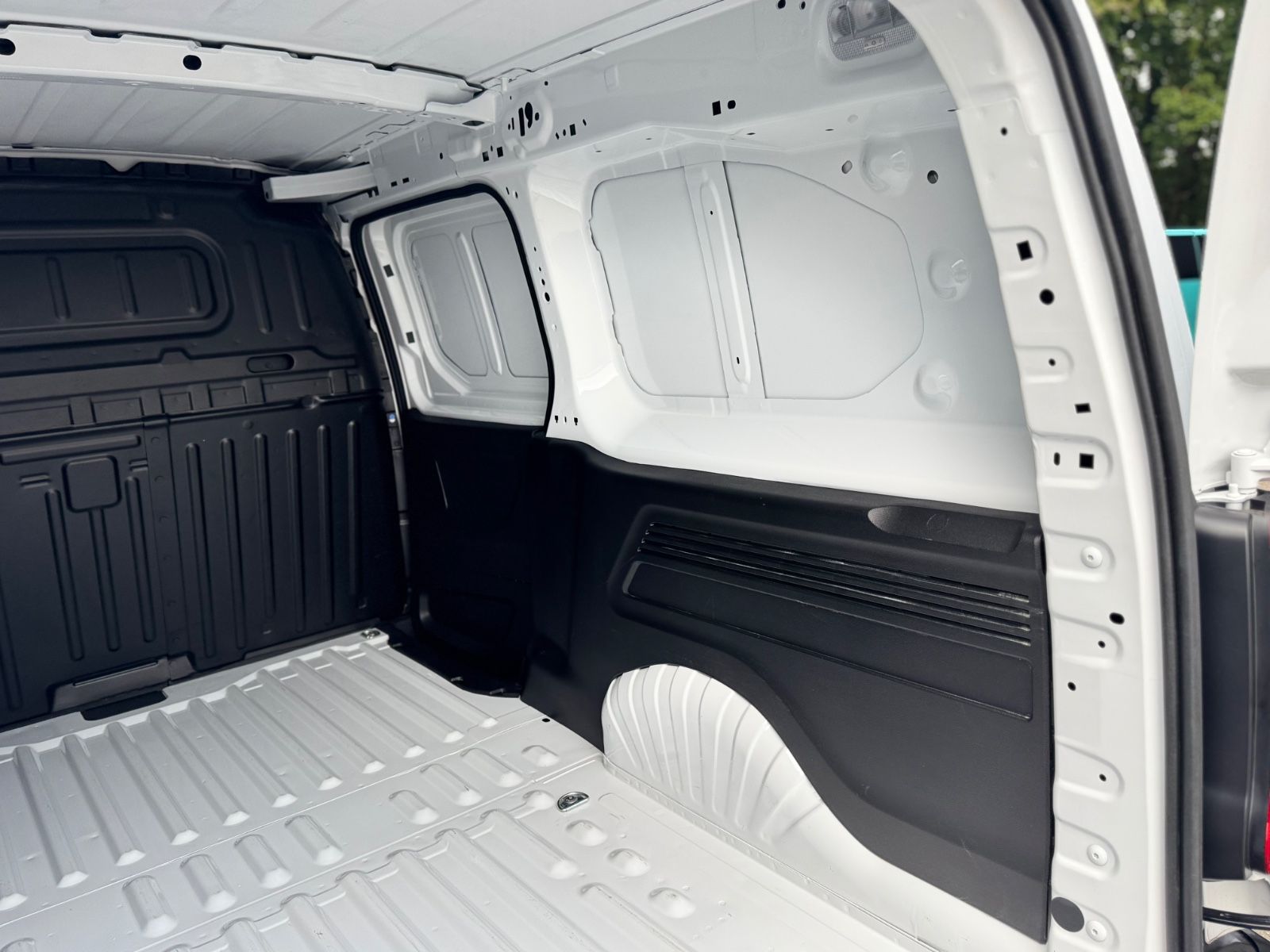 Fahrzeugabbildung Peugeot PARTNER PREMIUM L2*KLIMA*R-KAMERA*5.100KM*