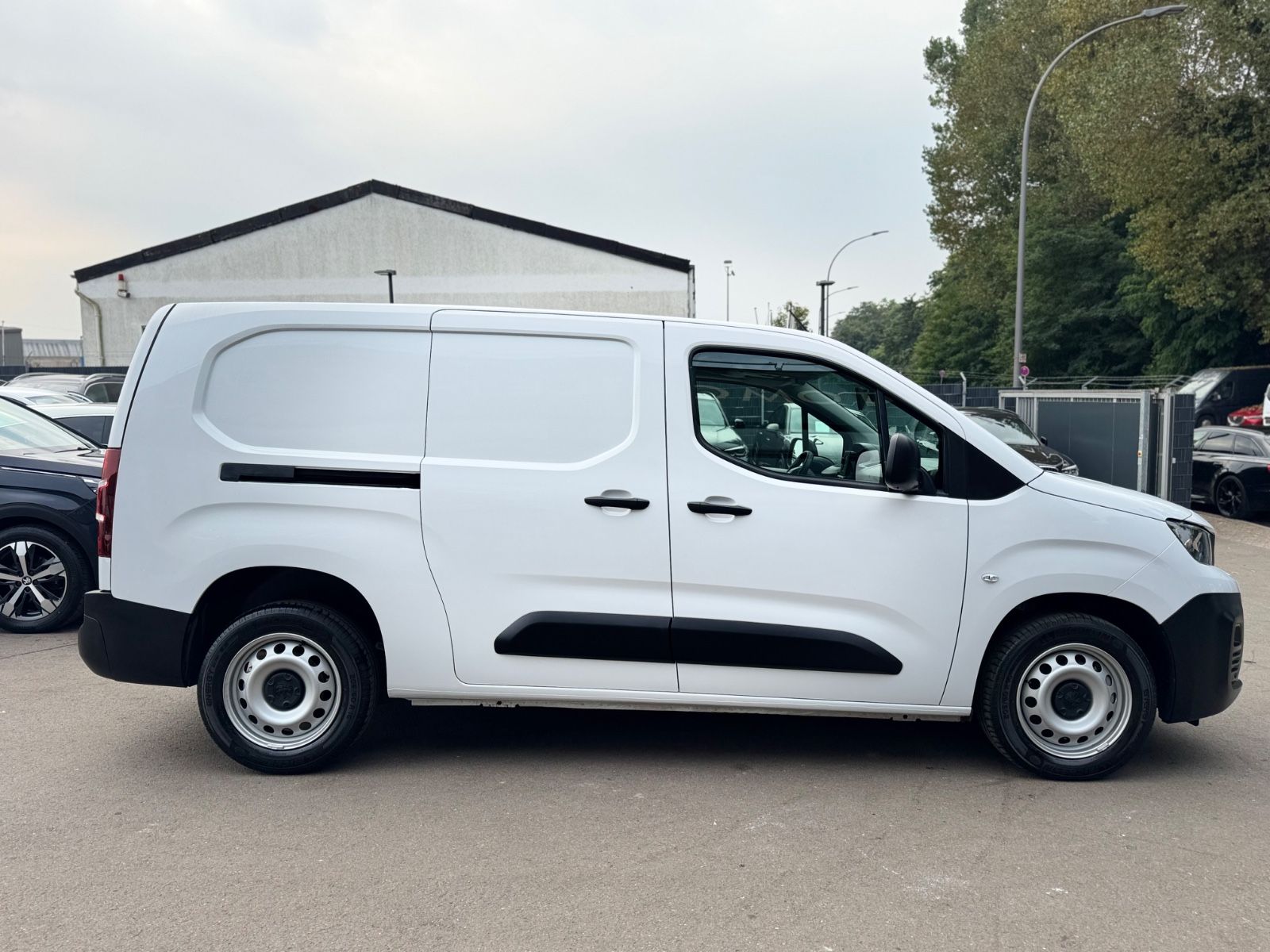 Fahrzeugabbildung Peugeot PARTNER PREMIUM L2*KLIMA*R-KAMERA*5.100KM*