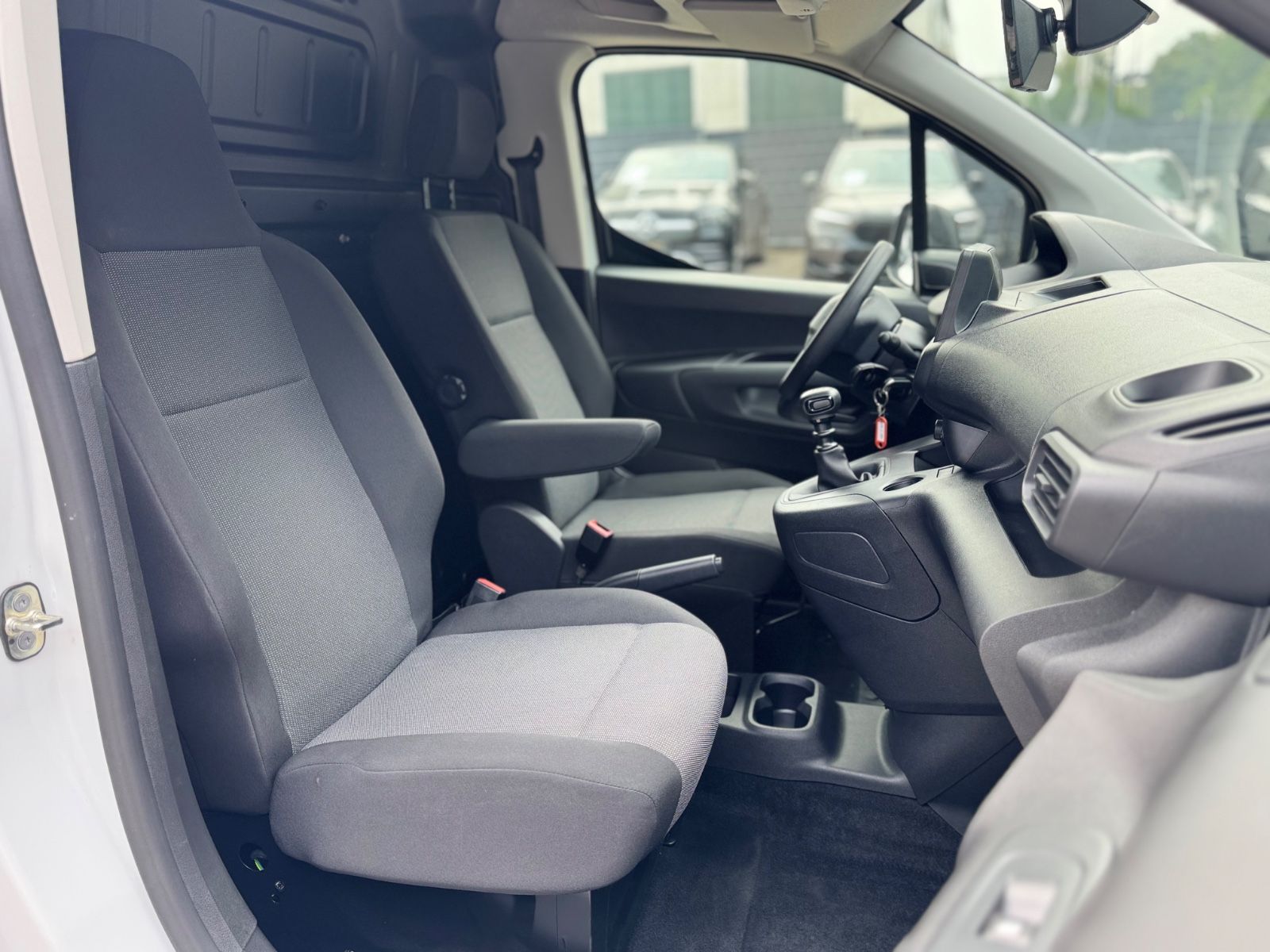 Fahrzeugabbildung Peugeot PARTNER PREMIUM L2*KLIMA*R-KAMERA*5.100KM*