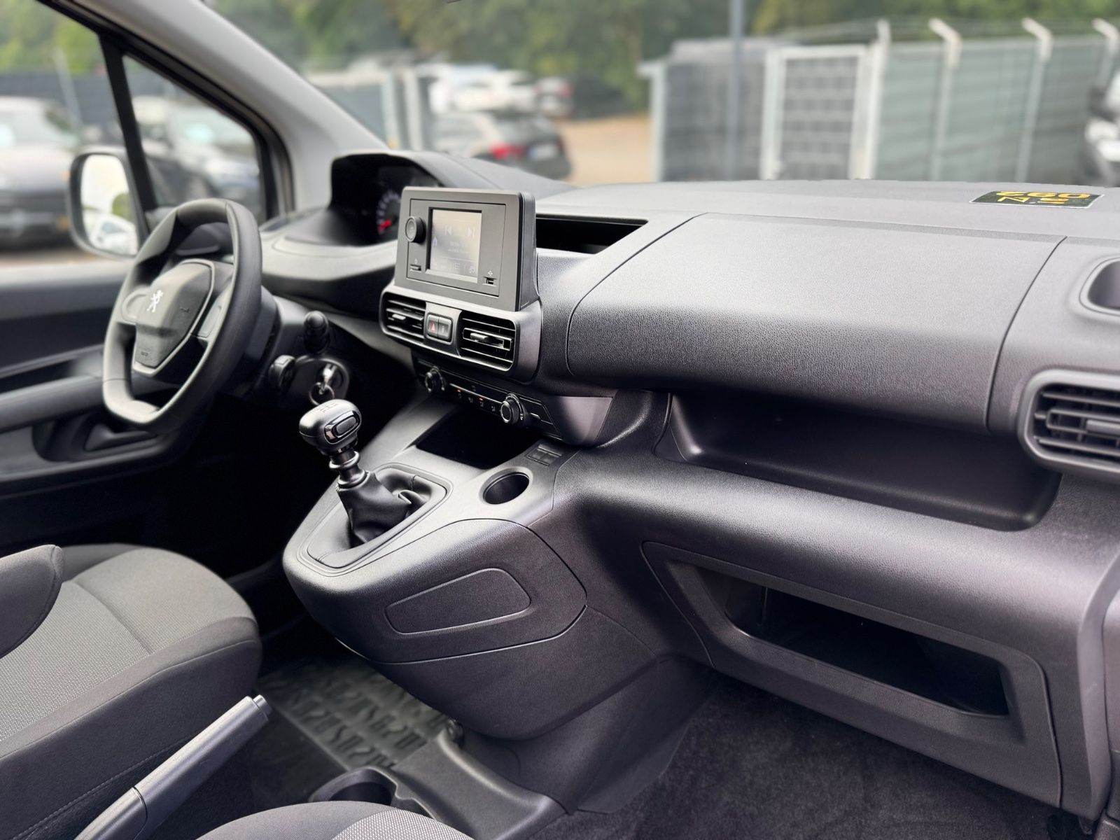 Fahrzeugabbildung Peugeot PARTNER PREMIUM L2*KLIMA*R-KAMERA*5.100KM*