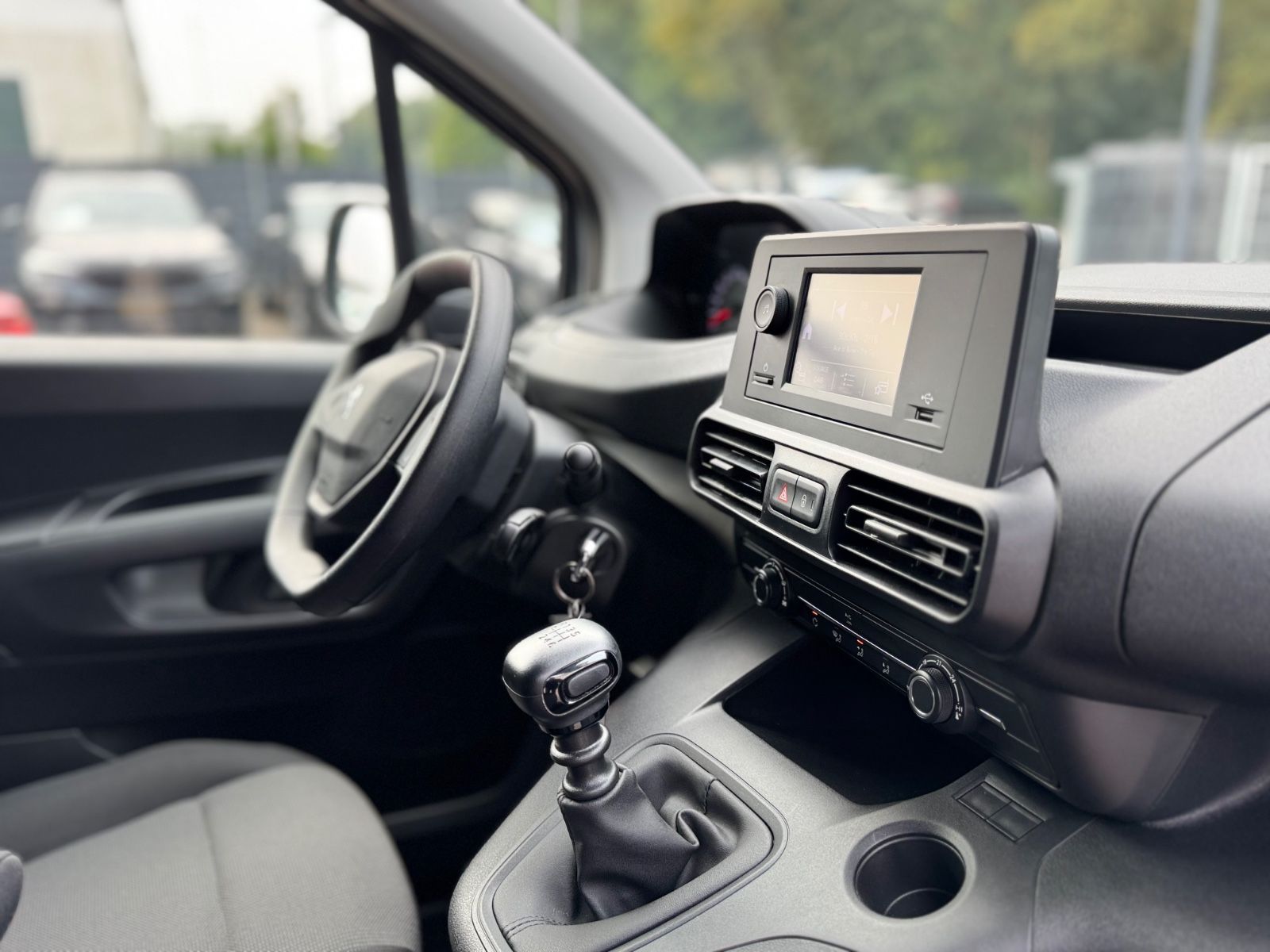 Fahrzeugabbildung Peugeot PARTNER PREMIUM L2*KLIMA*R-KAMERA*5.100KM*