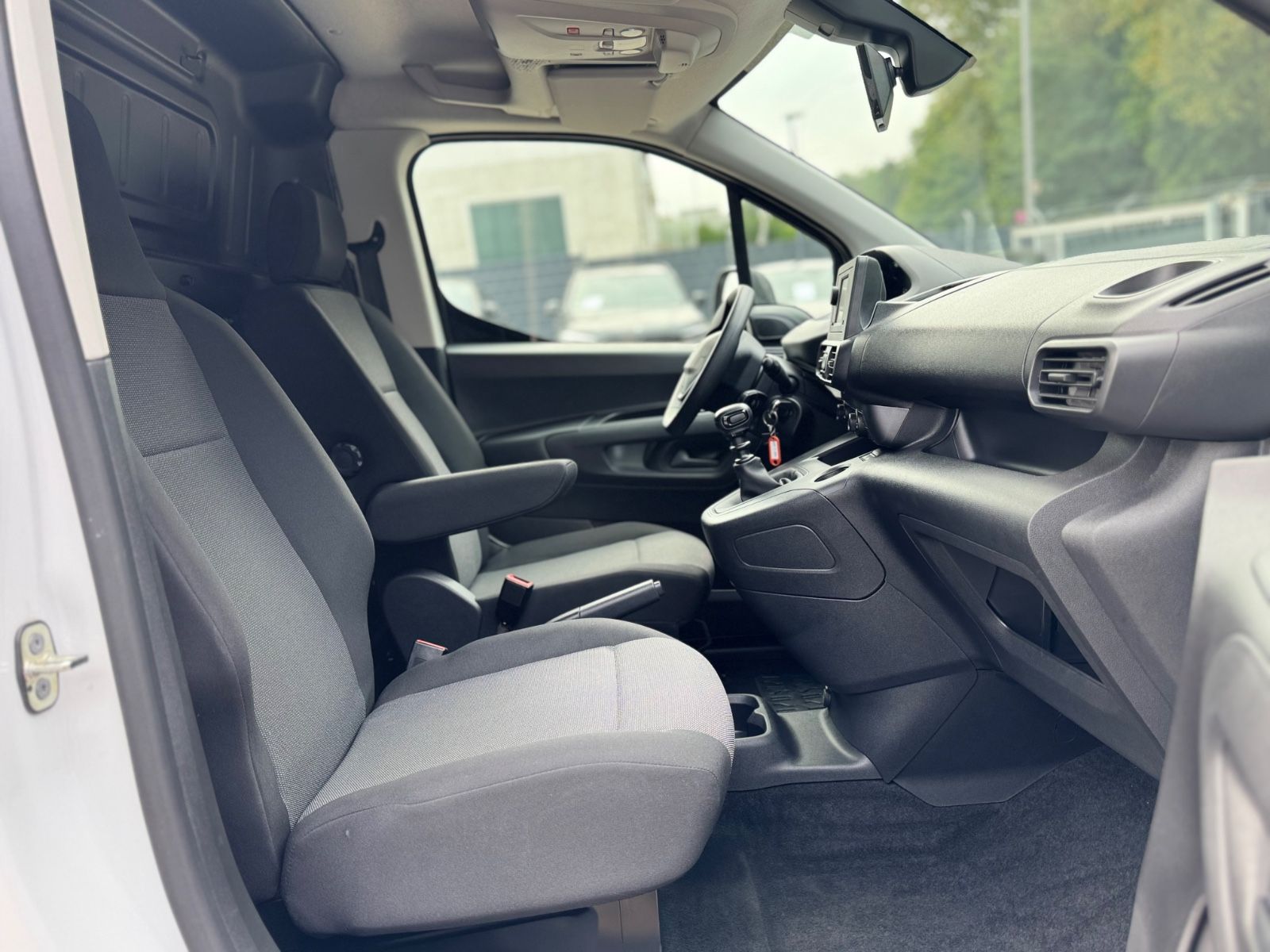 Fahrzeugabbildung Peugeot PARTNER PREMIUM L2*KLIMA*R-KAMERA*5.100KM*