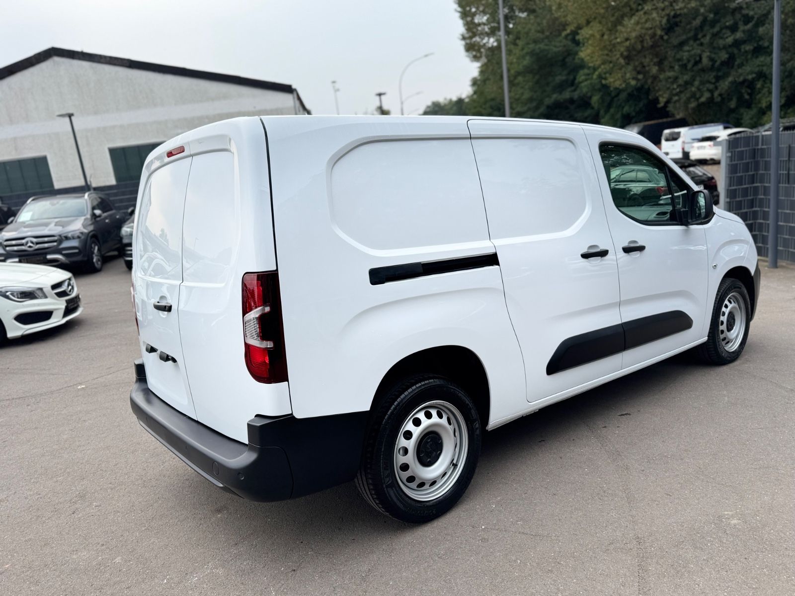 Fahrzeugabbildung Peugeot PARTNER PREMIUM L2*KLIMA*R-KAMERA*5.100KM*