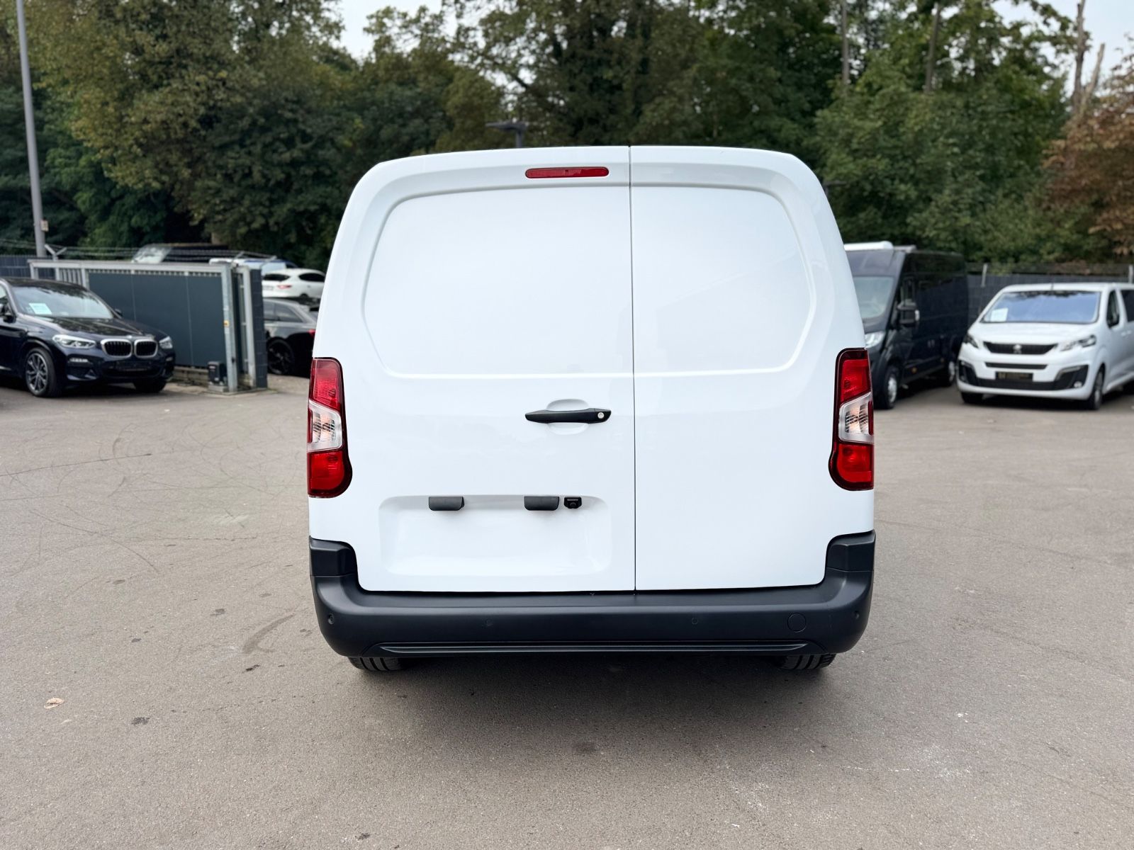 Fahrzeugabbildung Peugeot PARTNER PREMIUM L2*KLIMA*R-KAMERA*5.100KM*