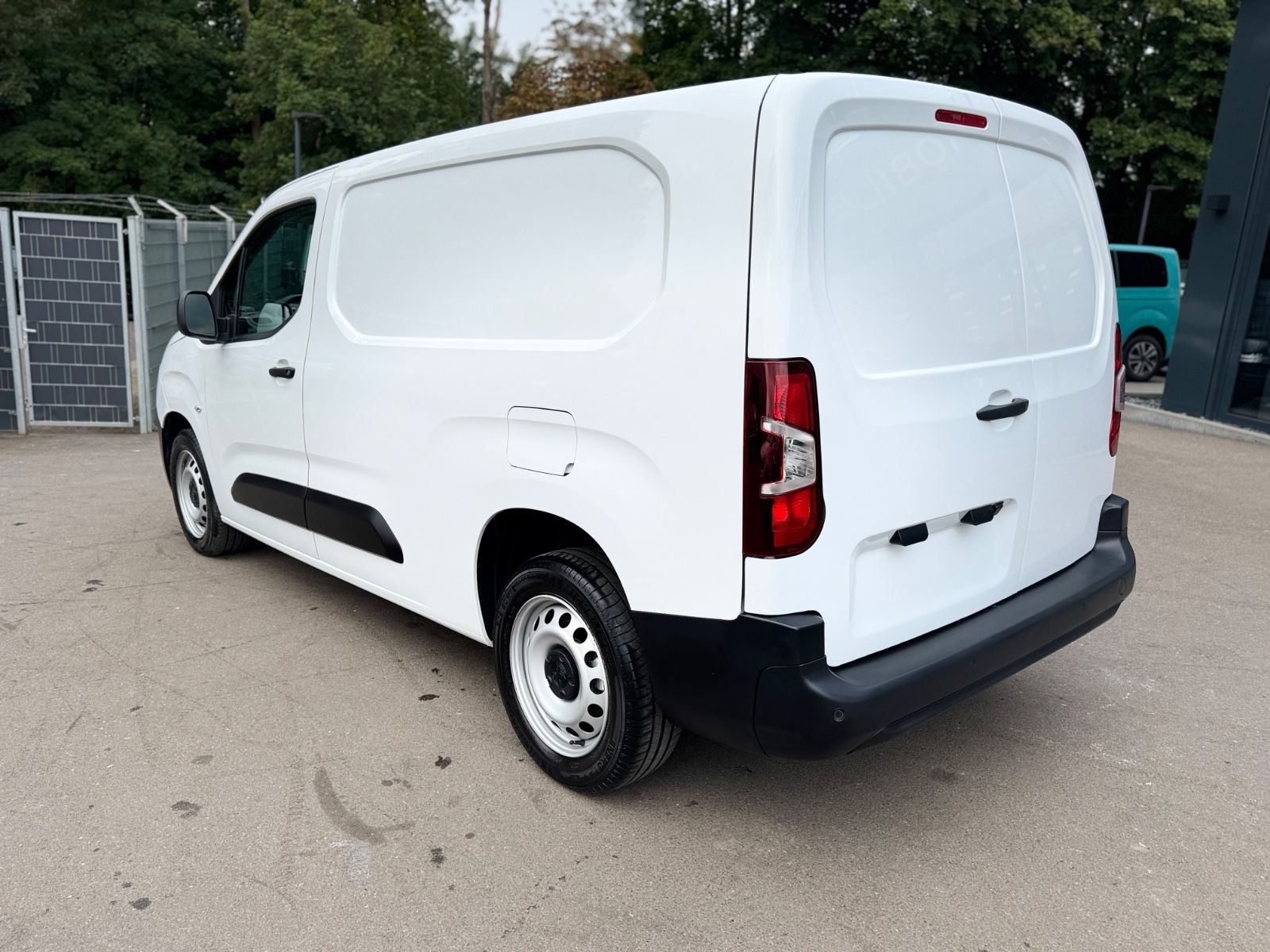 Fahrzeugabbildung Peugeot PARTNER PREMIUM L2*KLIMA*R-KAMERA*5.100KM*