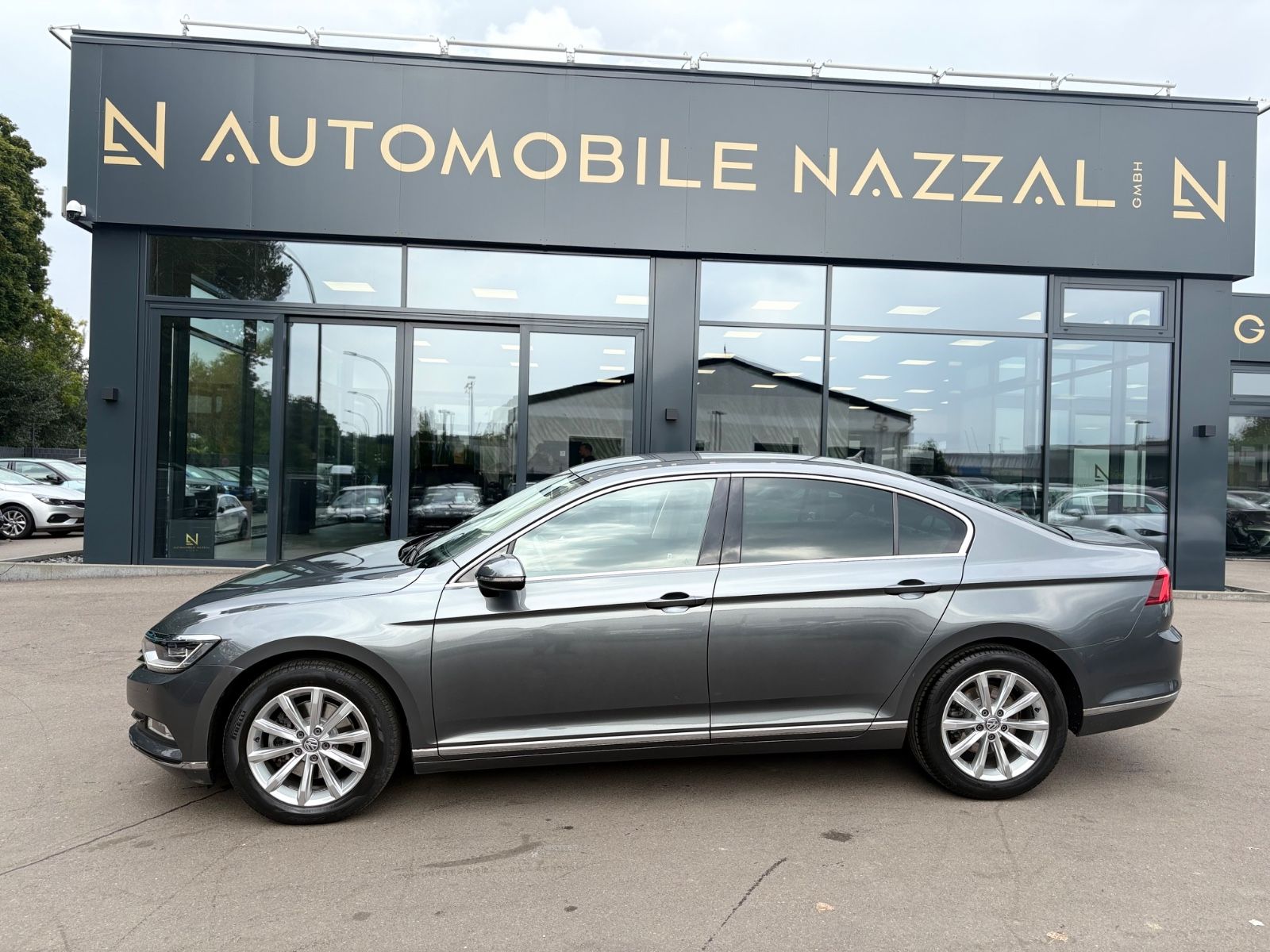 Fahrzeugabbildung Volkswagen PASSAT HIGHLINE *KAMERA*NAVI*LEDER*LED*