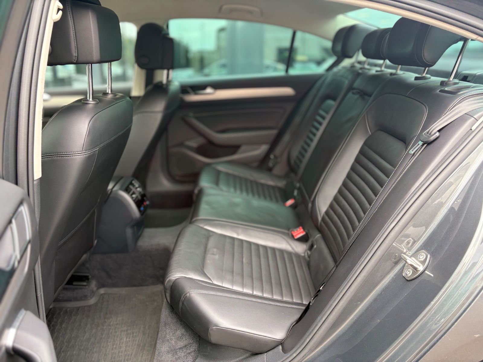 Fahrzeugabbildung Volkswagen PASSAT HIGHLINE *KAMERA*NAVI*LEDER*LED*