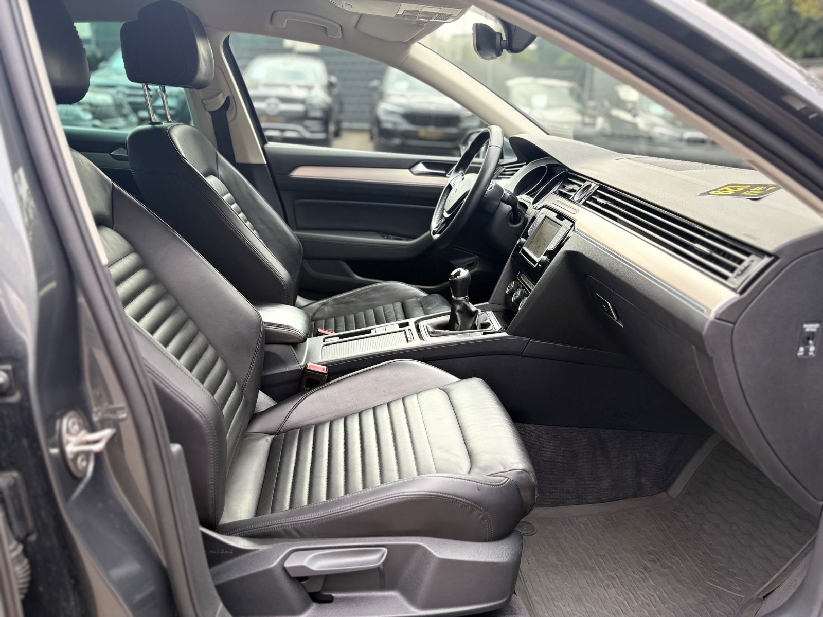Fahrzeugabbildung Volkswagen PASSAT HIGHLINE *KAMERA*NAVI*LEDER*LED*