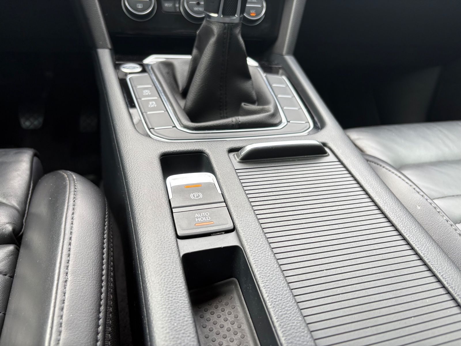 Fahrzeugabbildung Volkswagen PASSAT HIGHLINE *KAMERA*NAVI*LEDER*LED*