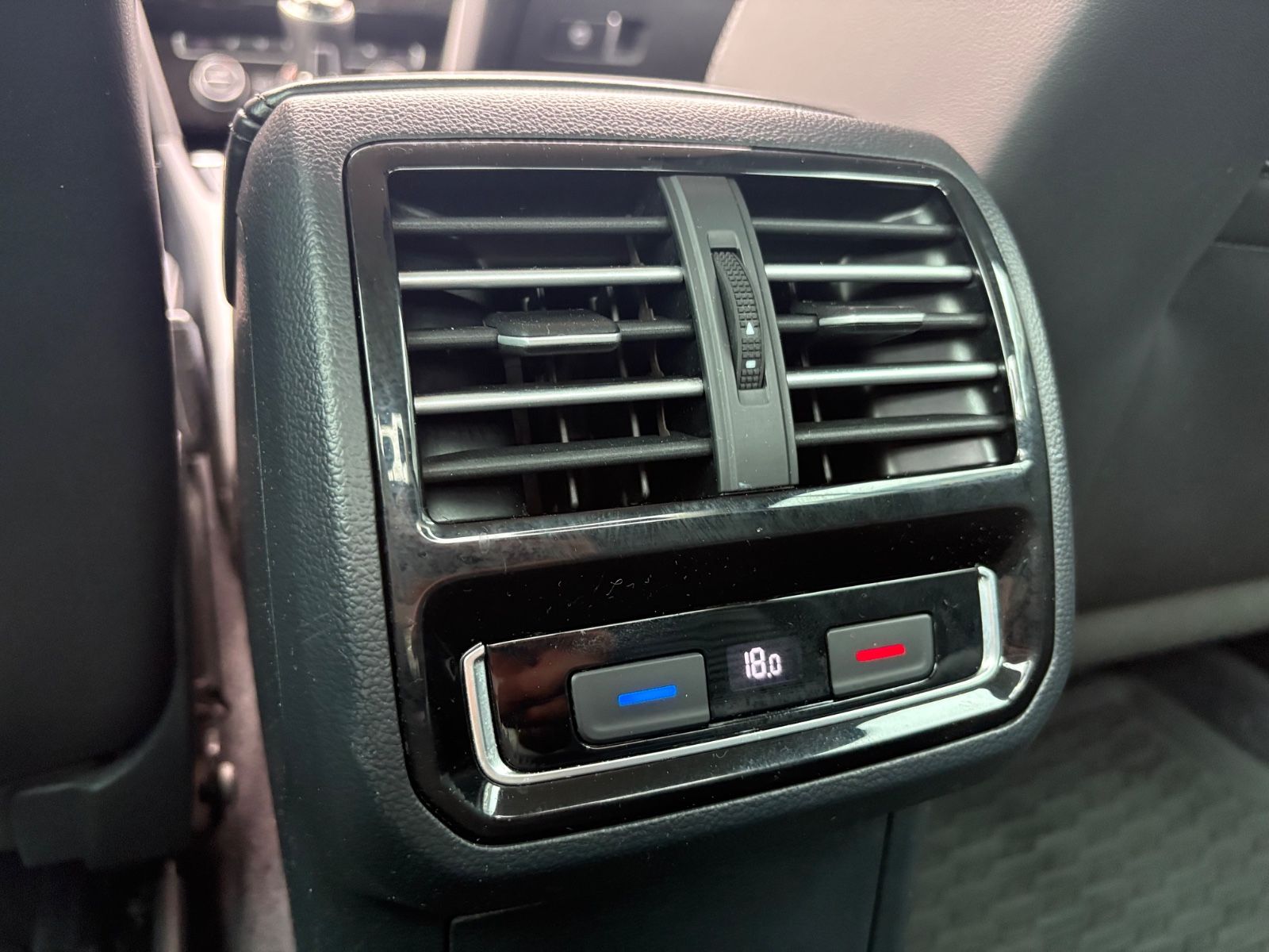 Fahrzeugabbildung Volkswagen PASSAT HIGHLINE *KAMERA*NAVI*LEDER*LED*