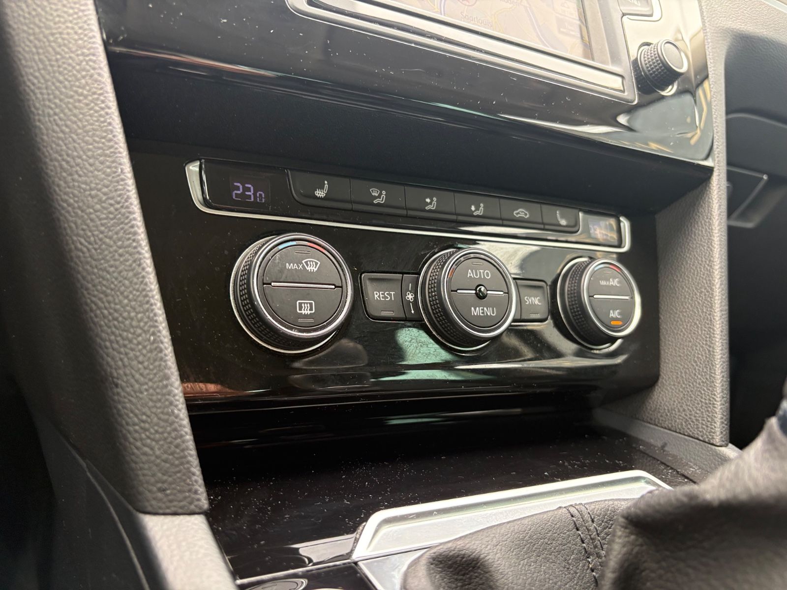 Fahrzeugabbildung Volkswagen PASSAT HIGHLINE *KAMERA*NAVI*LEDER*LED*