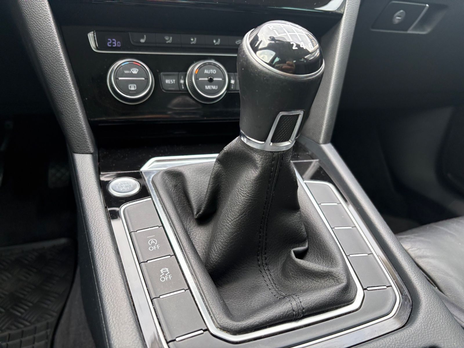 Fahrzeugabbildung Volkswagen PASSAT HIGHLINE *KAMERA*NAVI*LEDER*LED*