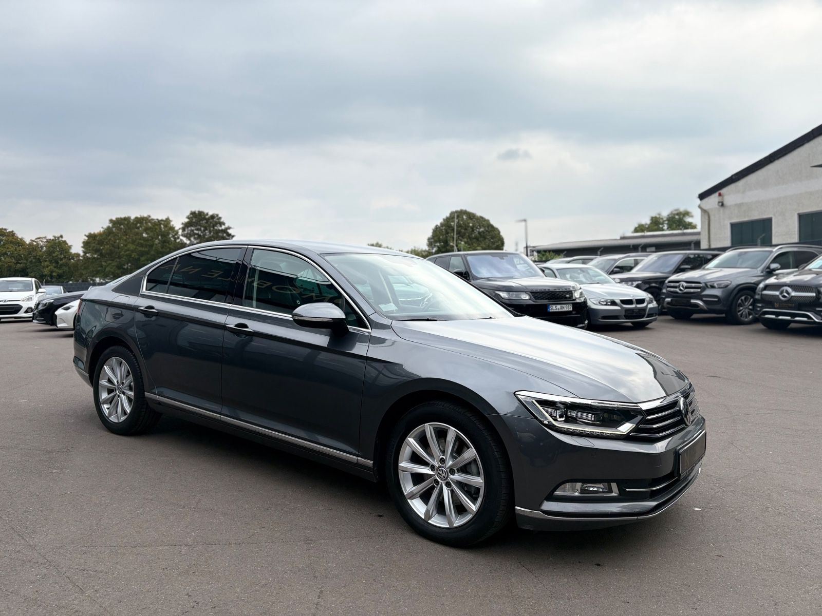 Fahrzeugabbildung Volkswagen PASSAT HIGHLINE *KAMERA*NAVI*LEDER*LED*