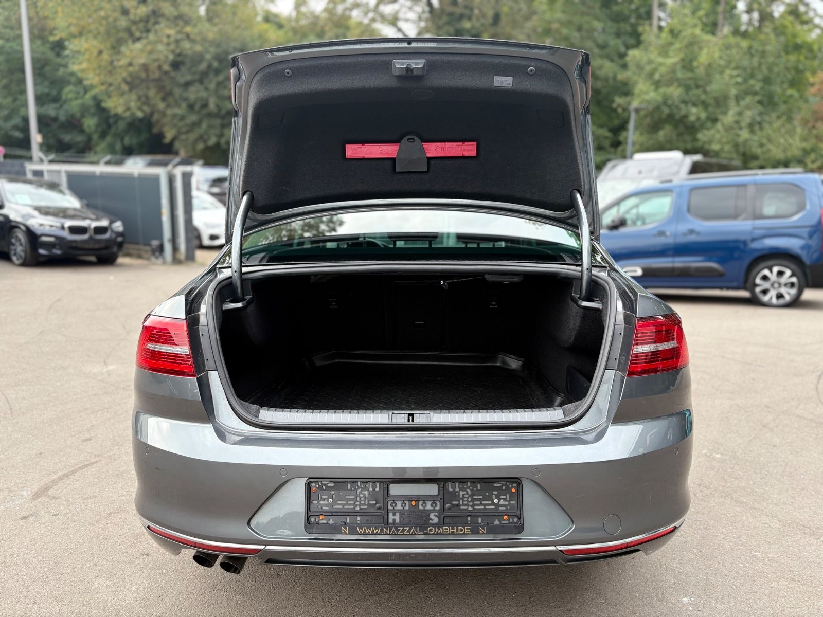 Fahrzeugabbildung Volkswagen PASSAT HIGHLINE *KAMERA*NAVI*LEDER*LED*