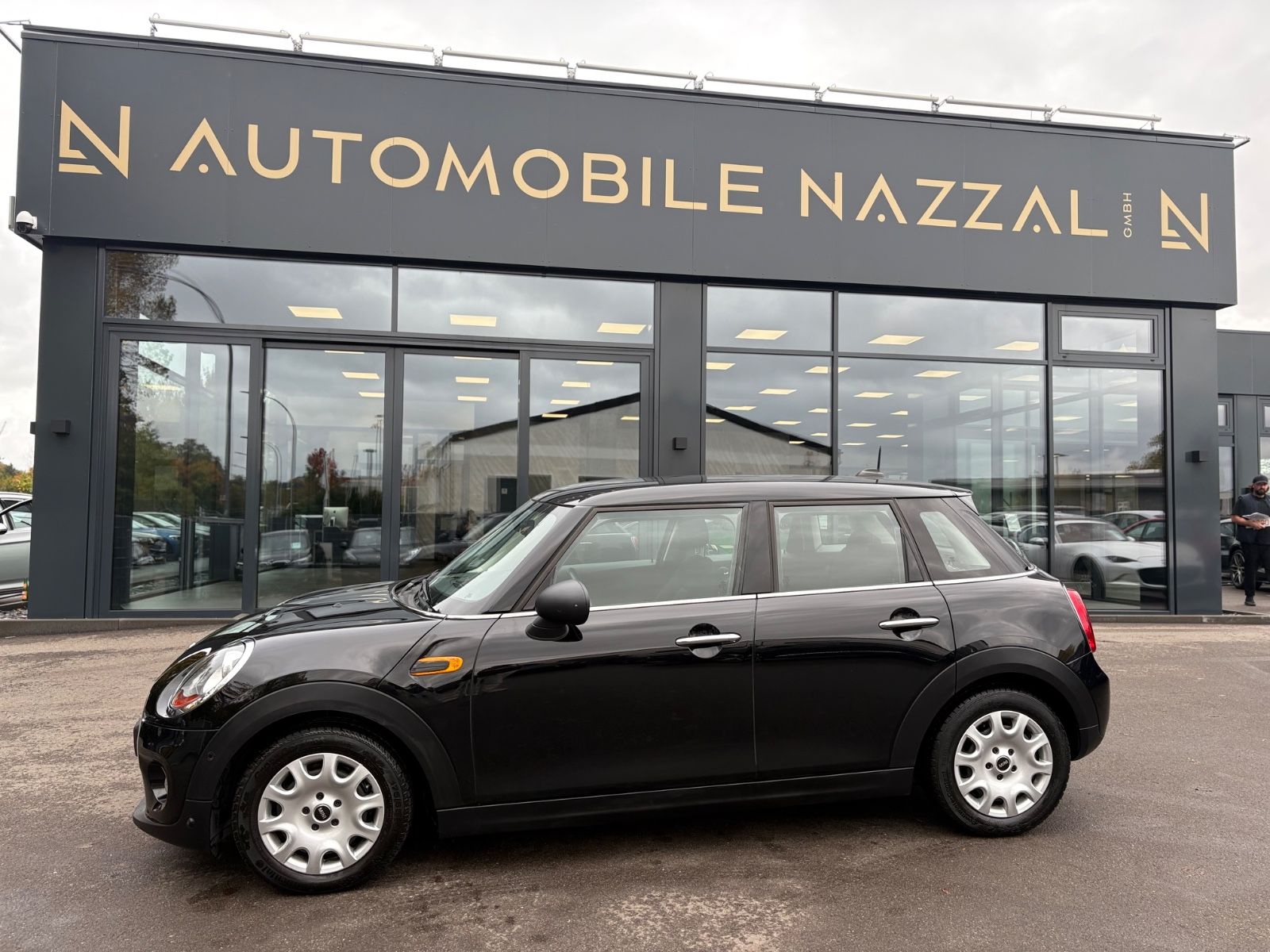 Fahrzeugabbildung MINI ONE*NAVI*KLIMA*PDC*SHZ*5TÜRIG*TOP