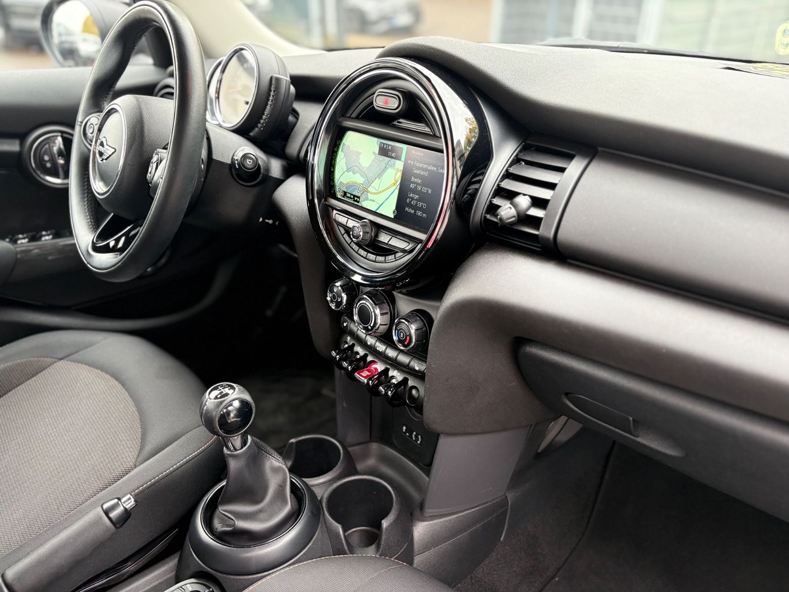 Fahrzeugabbildung MINI ONE*NAVI*KLIMA*PDC*SHZ*5TÜRIG*TOP