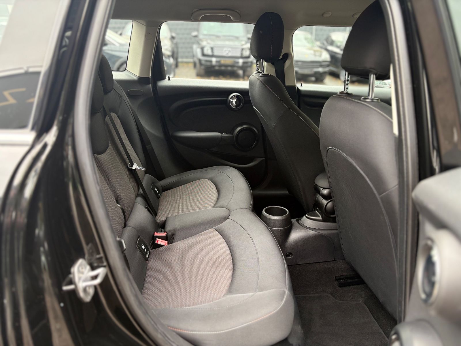 Fahrzeugabbildung MINI ONE*NAVI*KLIMA*PDC*SHZ*5TÜRIG*TOP