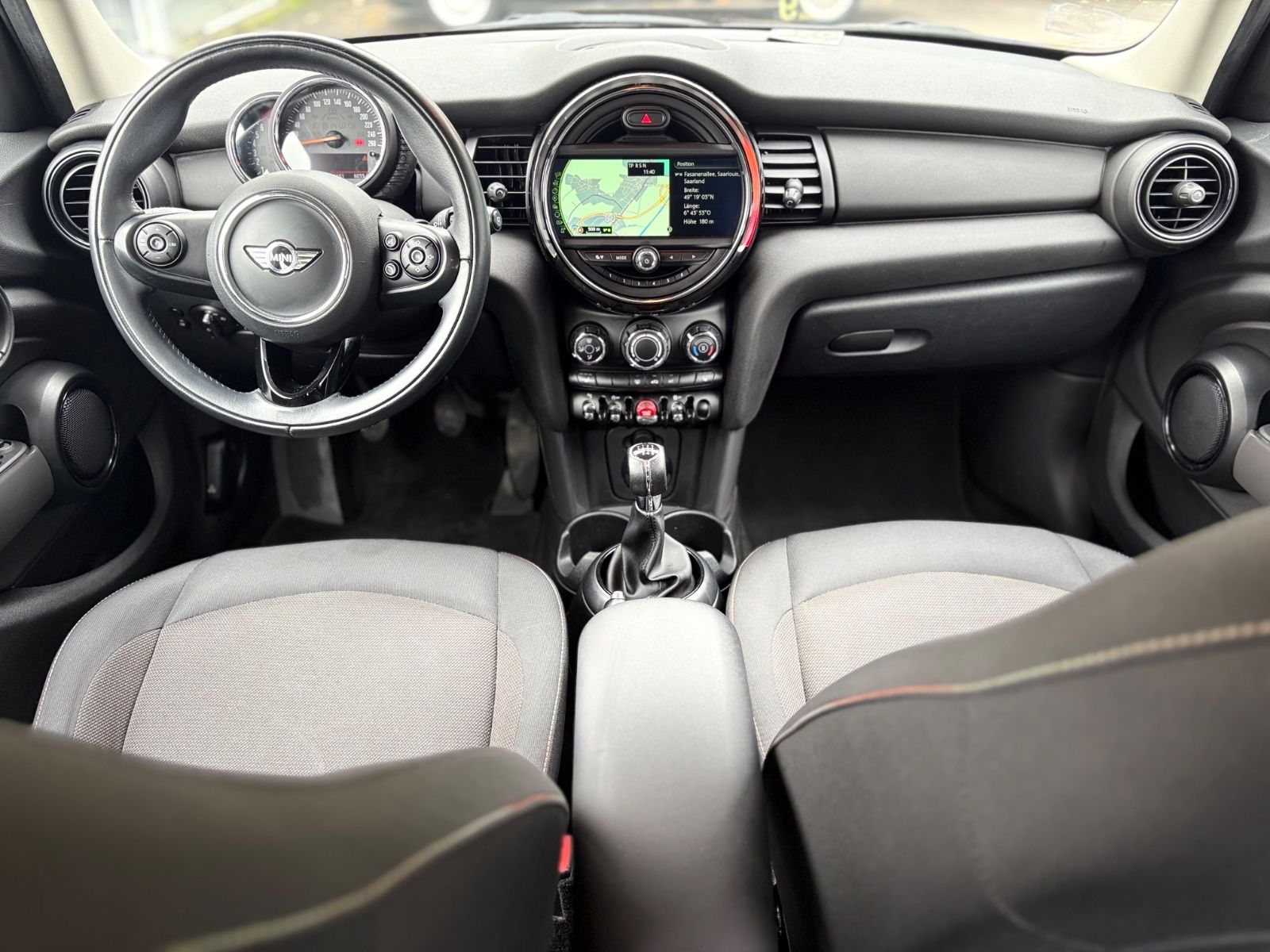 Fahrzeugabbildung MINI ONE*NAVI*KLIMA*PDC*SHZ*5TÜRIG*TOP