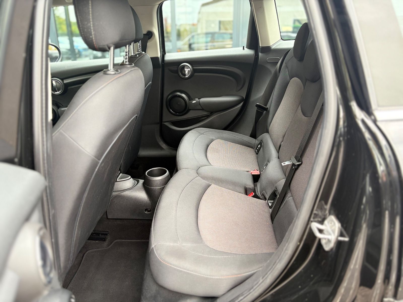 Fahrzeugabbildung MINI ONE*NAVI*KLIMA*PDC*SHZ*5TÜRIG*TOP