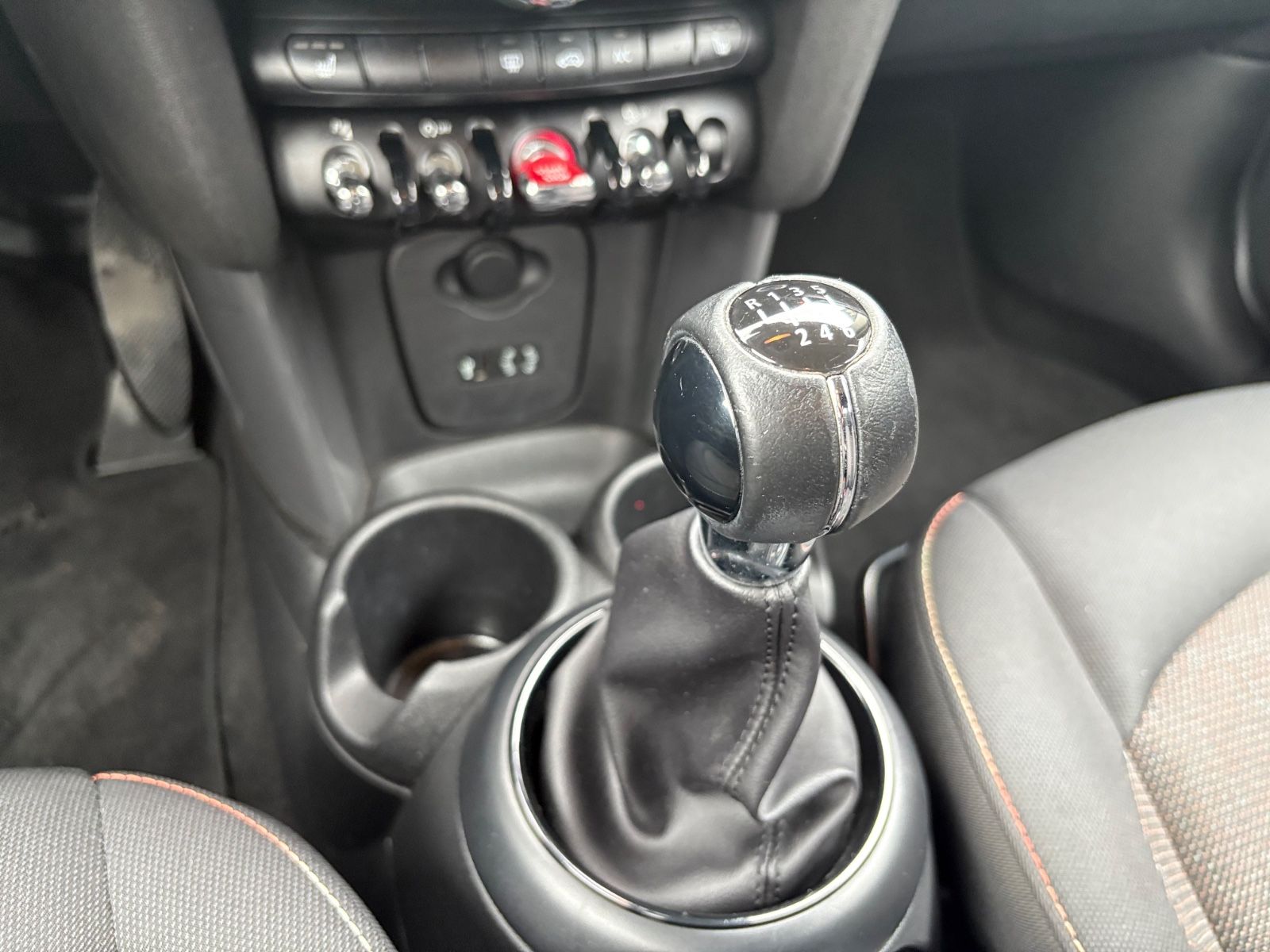 Fahrzeugabbildung MINI ONE*NAVI*KLIMA*PDC*SHZ*5TÜRIG*TOP