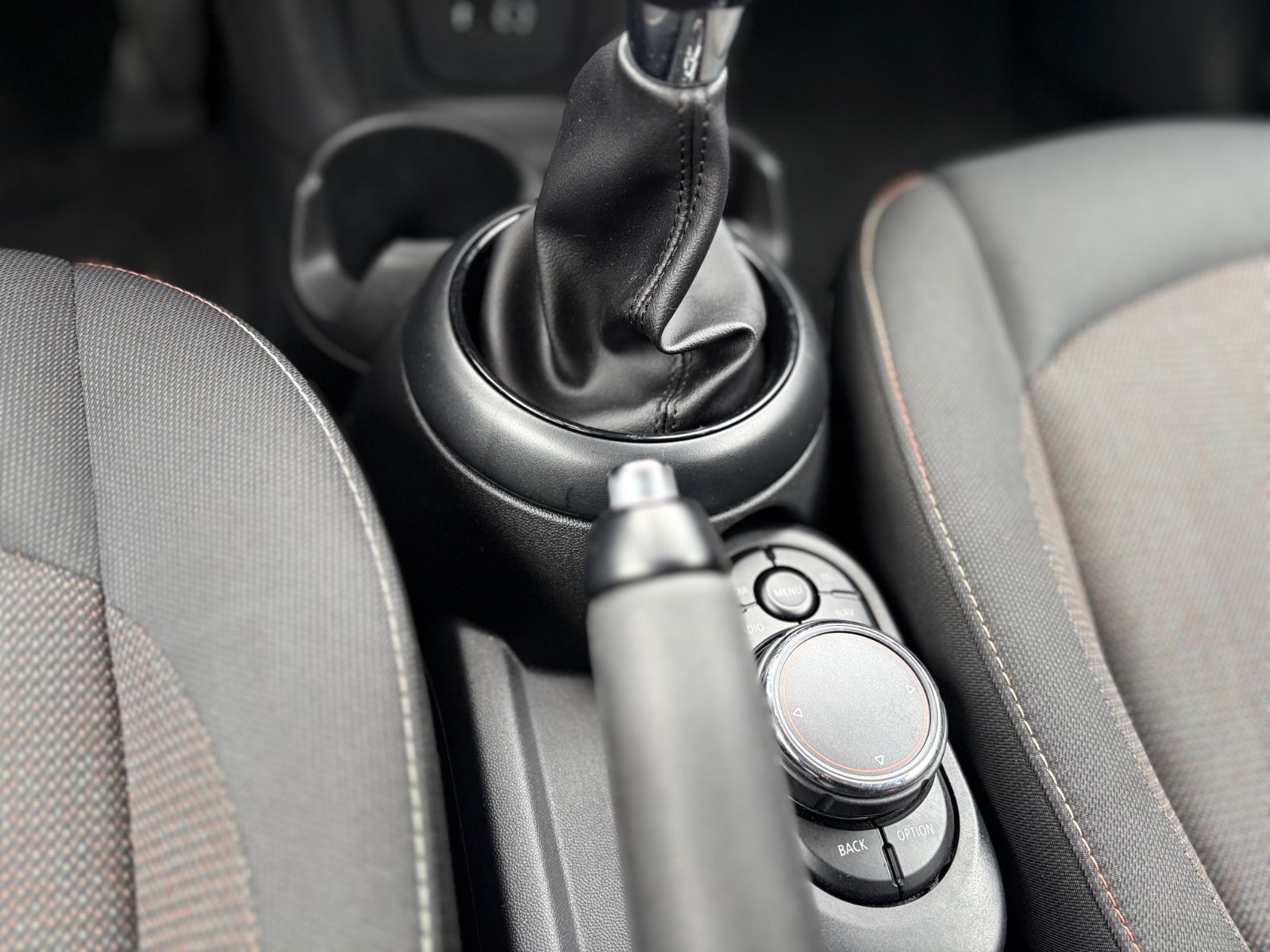 Fahrzeugabbildung MINI ONE*NAVI*KLIMA*PDC*SHZ*5TÜRIG*TOP