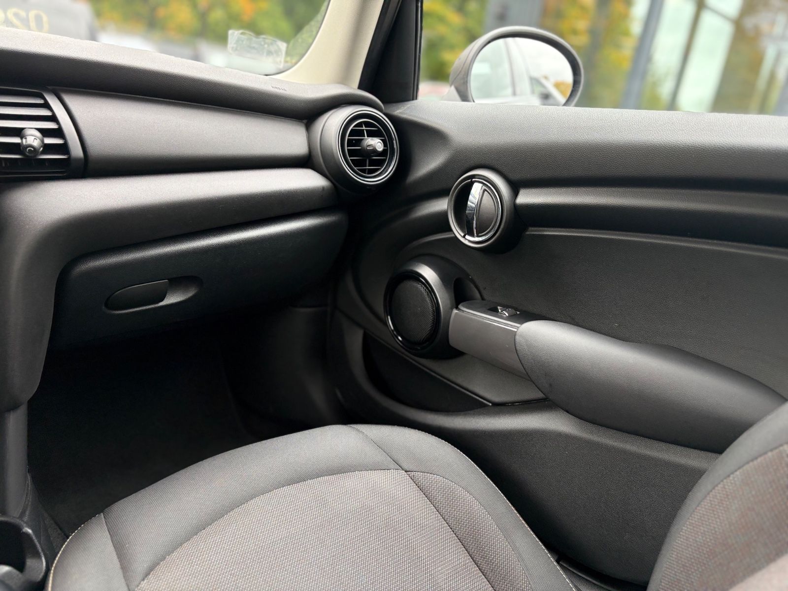 Fahrzeugabbildung MINI ONE*NAVI*KLIMA*PDC*SHZ*5TÜRIG*TOP