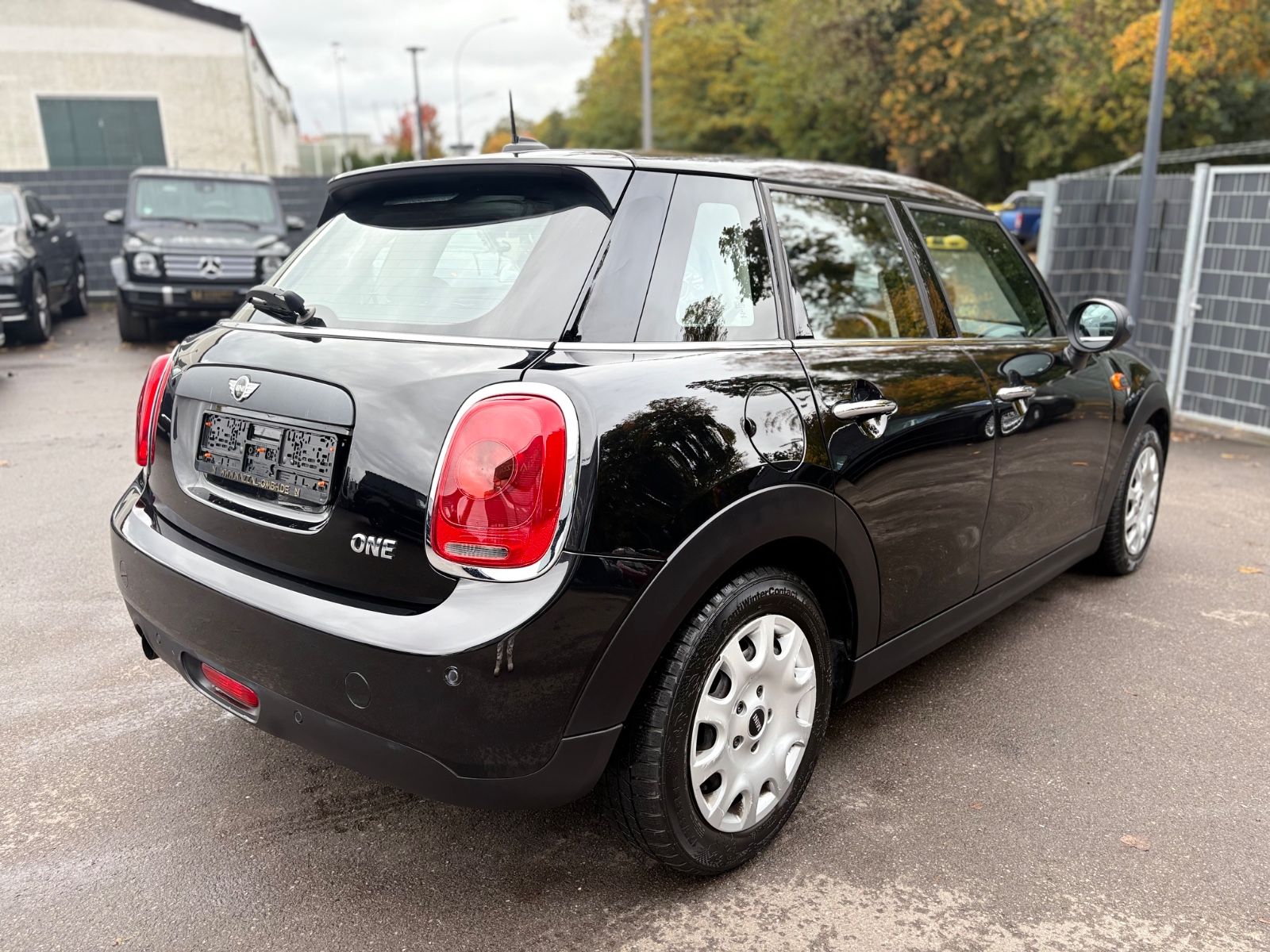 Fahrzeugabbildung MINI ONE*NAVI*KLIMA*PDC*SHZ*5TÜRIG*TOP