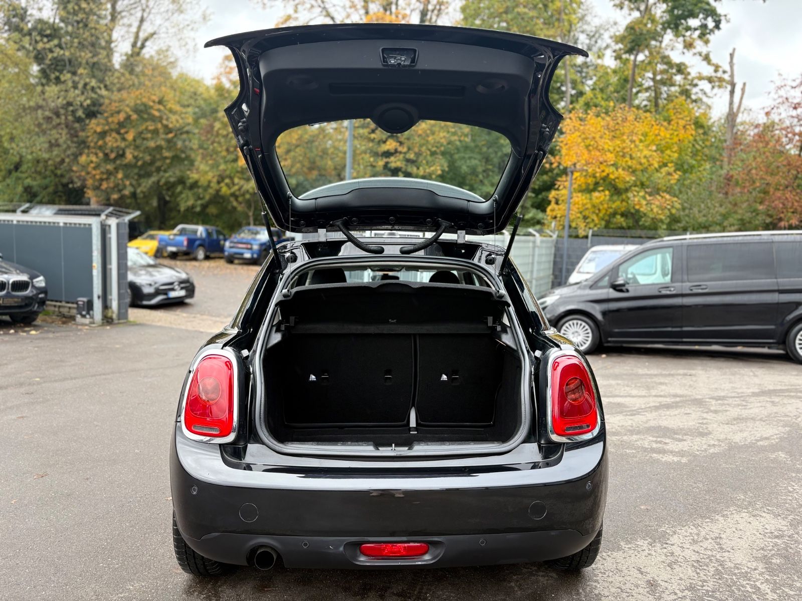 Fahrzeugabbildung MINI ONE*NAVI*KLIMA*PDC*SHZ*5TÜRIG*TOP