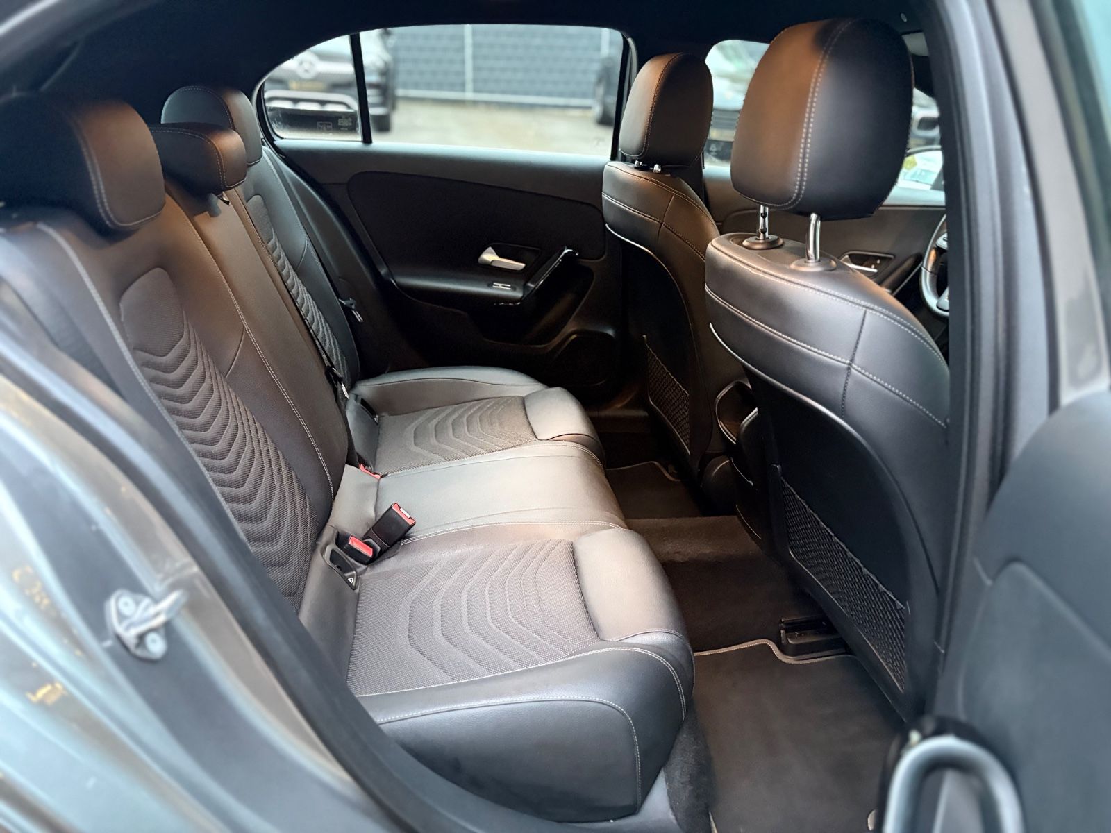Fahrzeugabbildung Mercedes-Benz A 180 D*AUT*MULTIBEAM*TEILLEDER*KAMERA*TOP