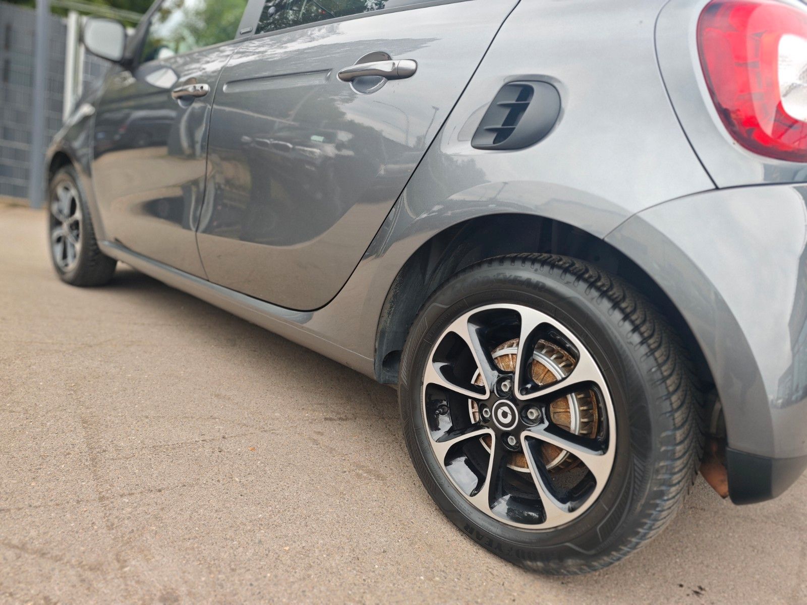 Fahrzeugabbildung Smart FORFOUR*AUT*PASSION*NAVI*PDC*LED*TOP