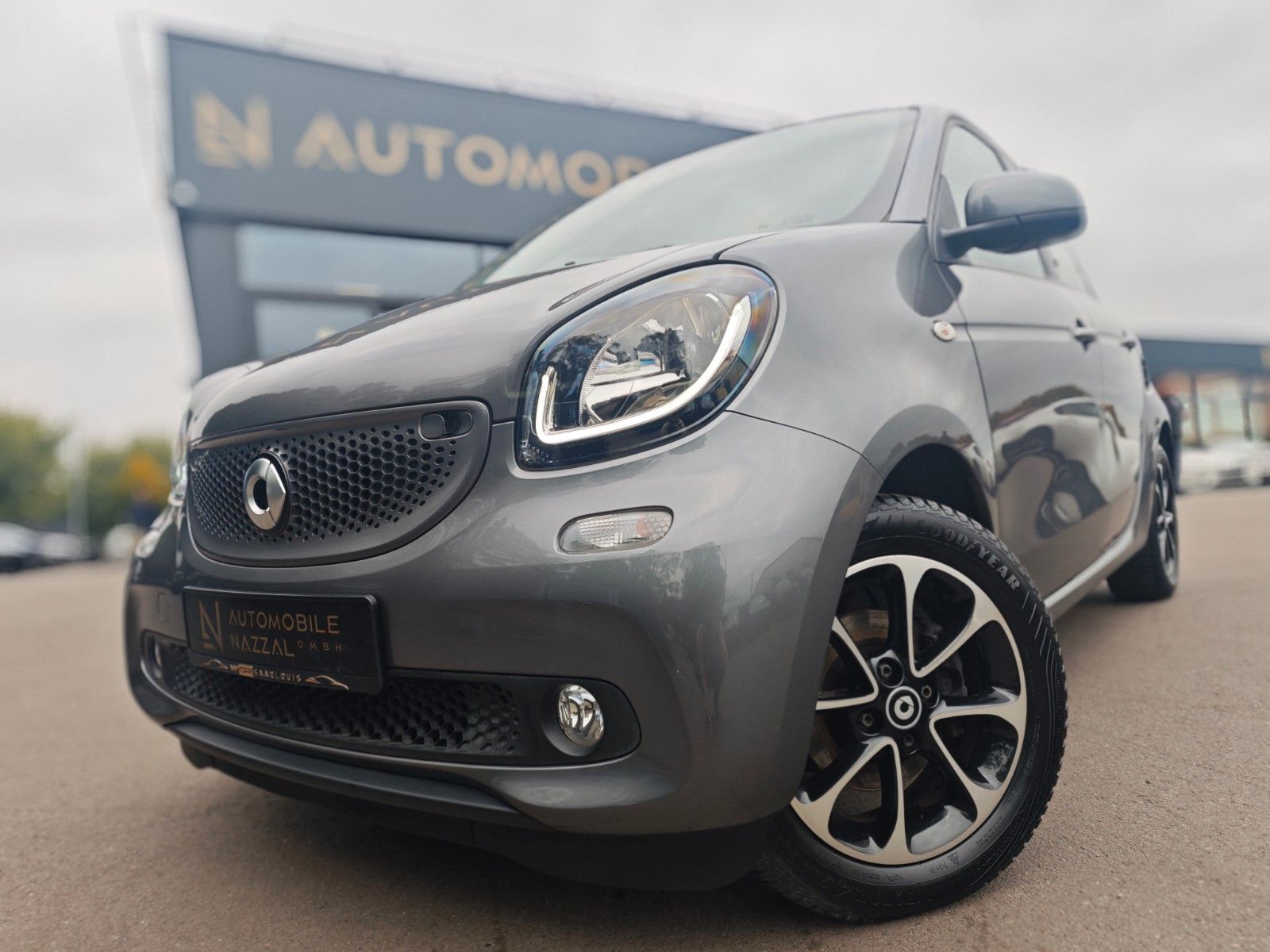 Fahrzeugabbildung Smart FORFOUR*AUT*PASSION*NAVI*PDC*LED*TOP