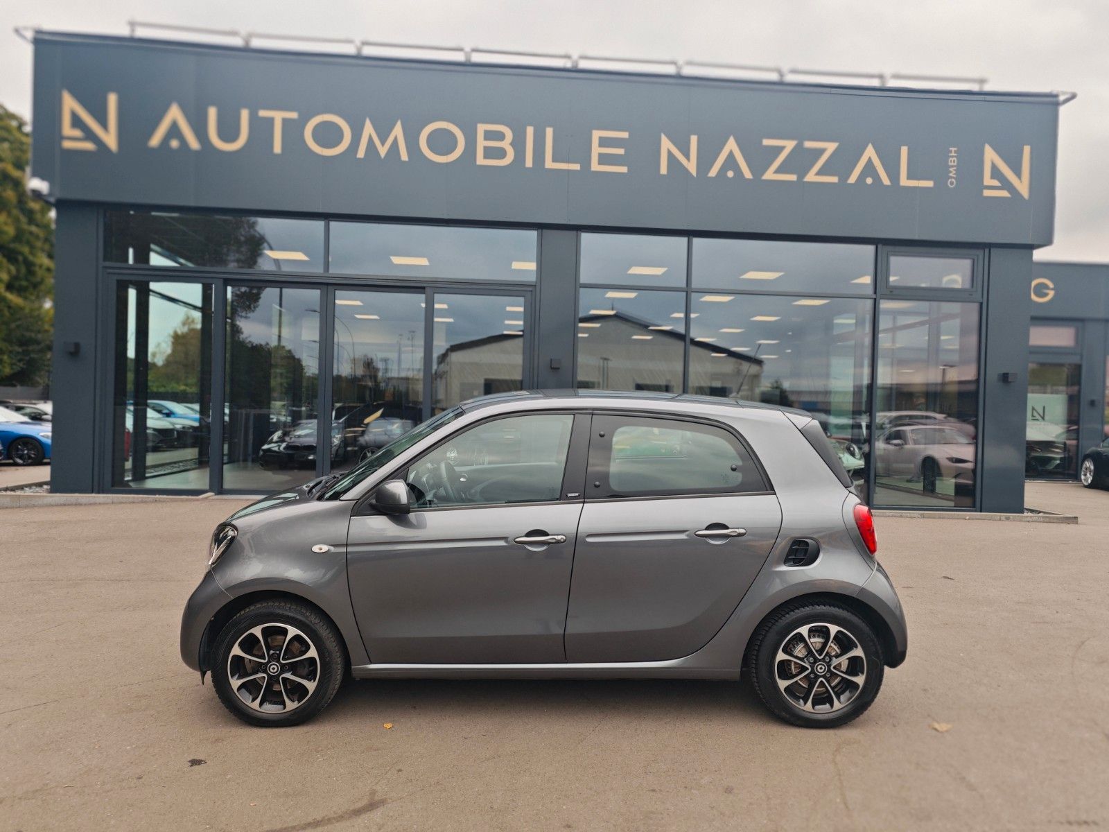 Fahrzeugabbildung Smart FORFOUR*AUT*PASSION*NAVI*PDC*LED*TOP