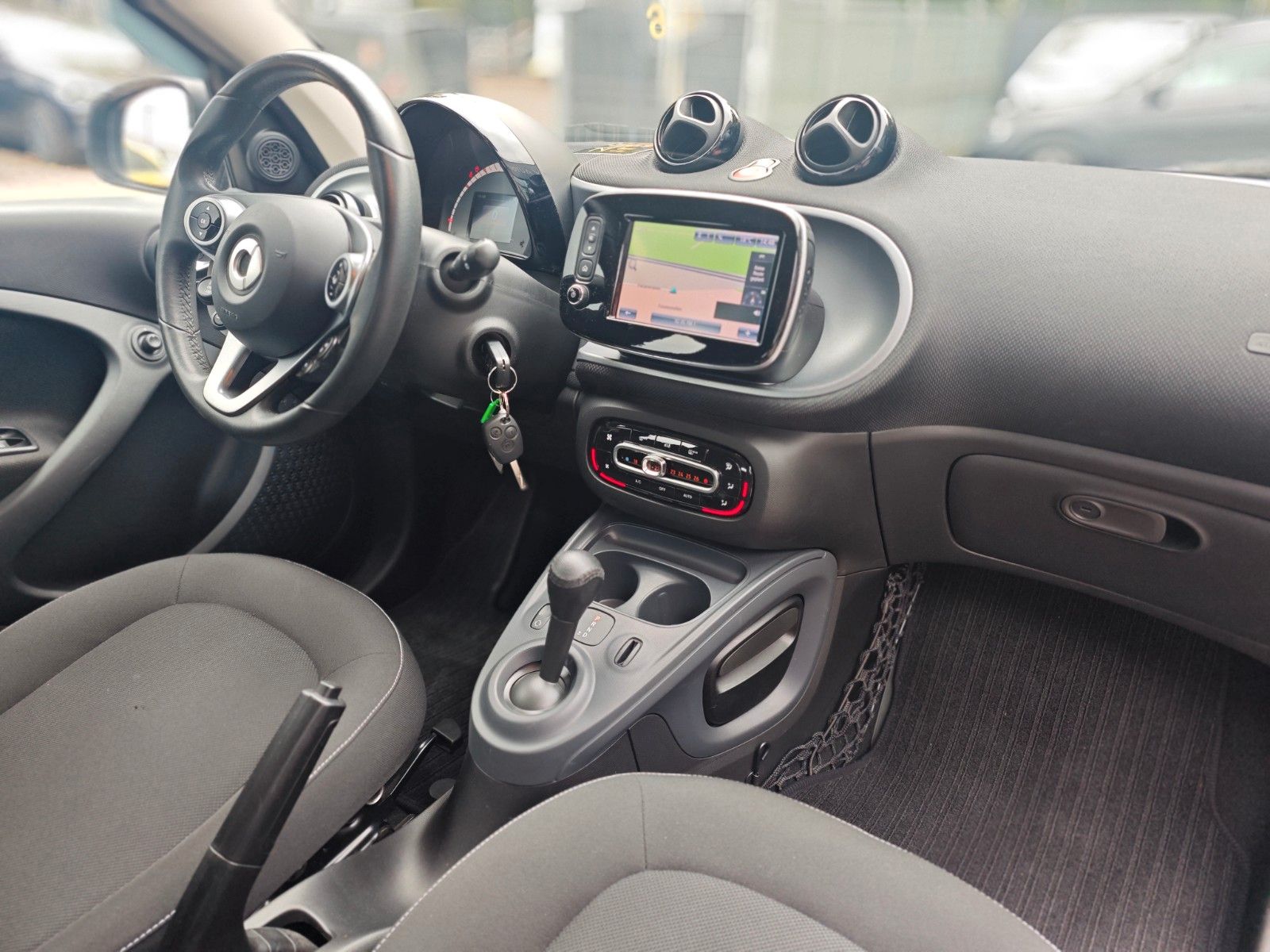 Fahrzeugabbildung Smart FORFOUR*AUT*PASSION*NAVI*PDC*LED*TOP