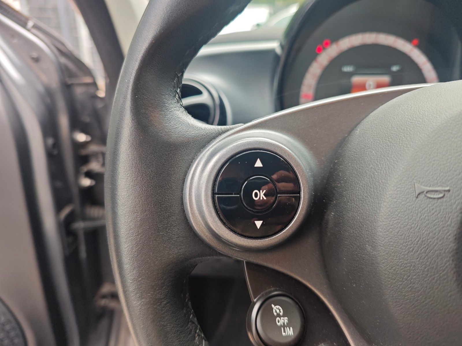 Fahrzeugabbildung Smart FORFOUR*AUT*PASSION*NAVI*PDC*LED*TOP