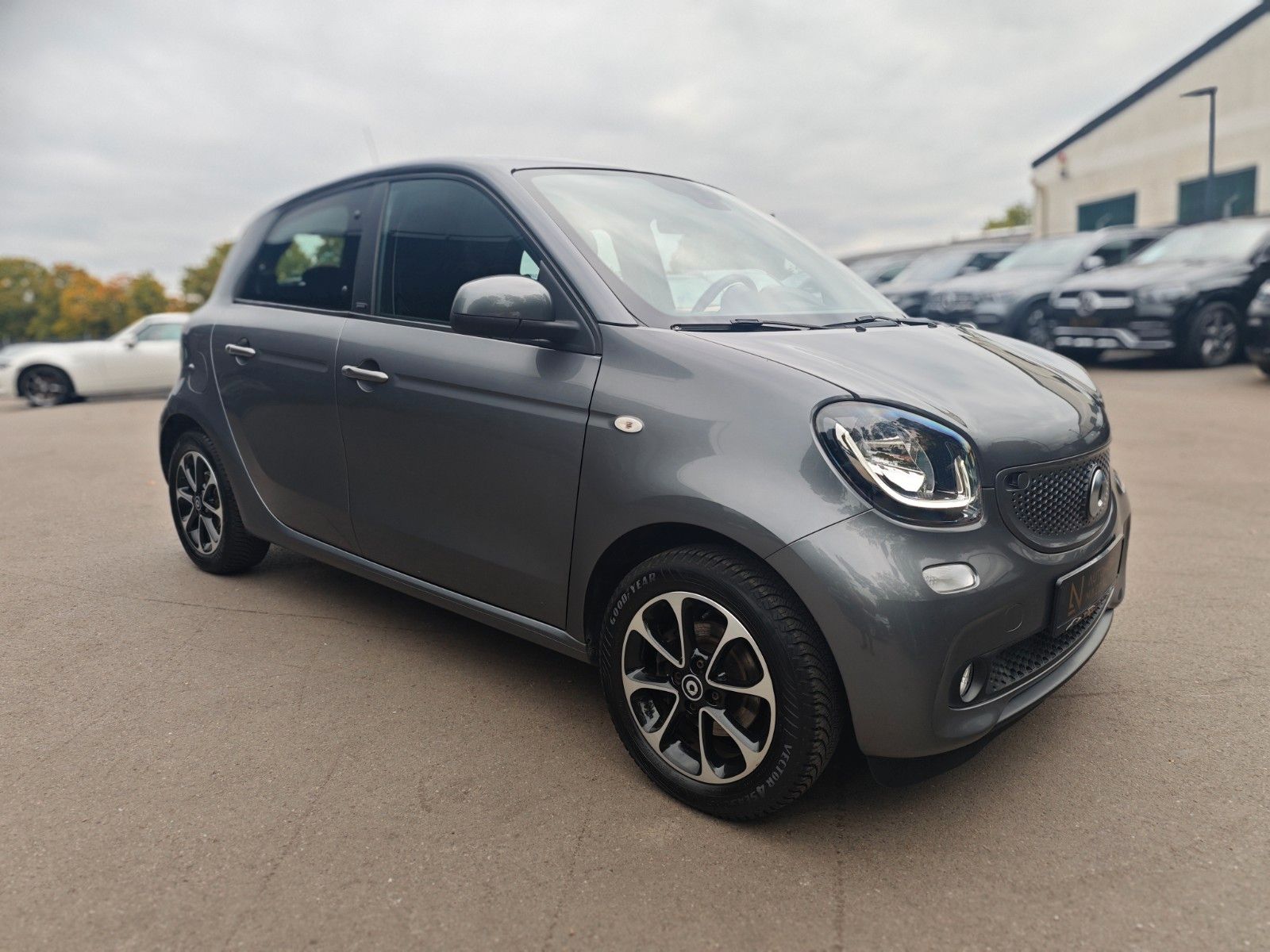 Fahrzeugabbildung Smart FORFOUR*AUT*PASSION*NAVI*PDC*LED*TOP