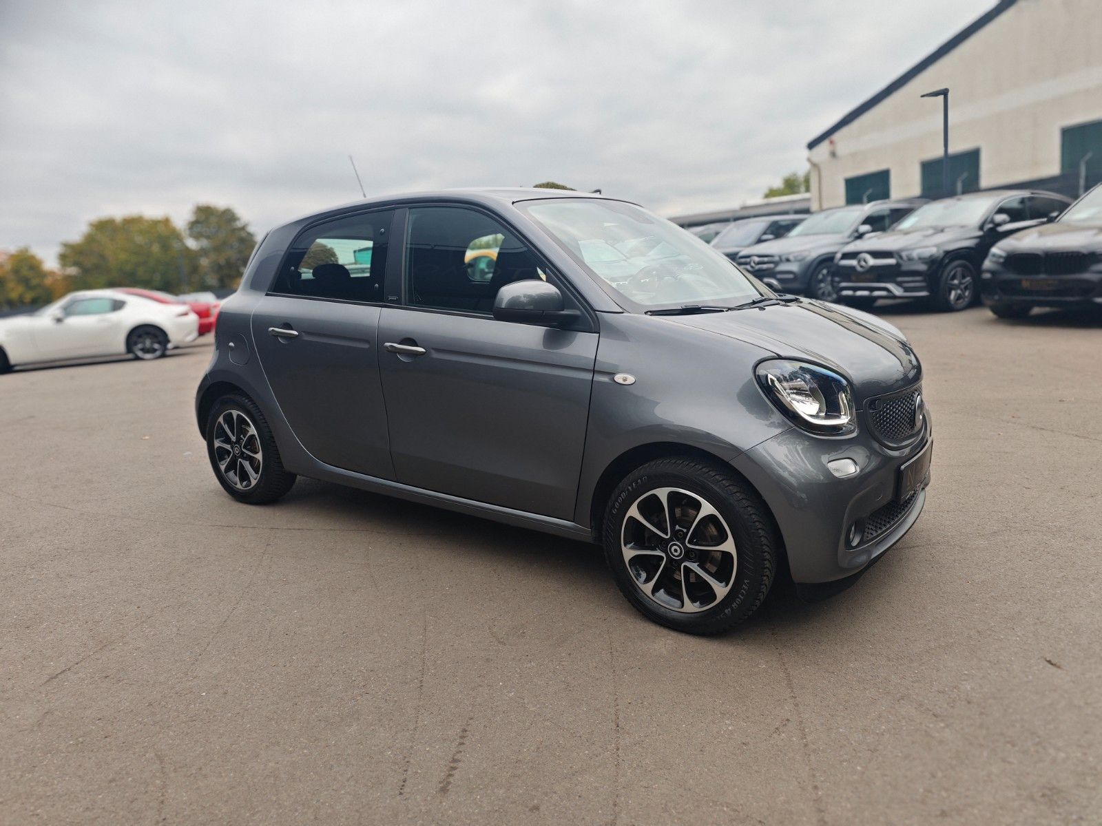 Fahrzeugabbildung Smart FORFOUR*AUT*PASSION*NAVI*PDC*LED*TOP