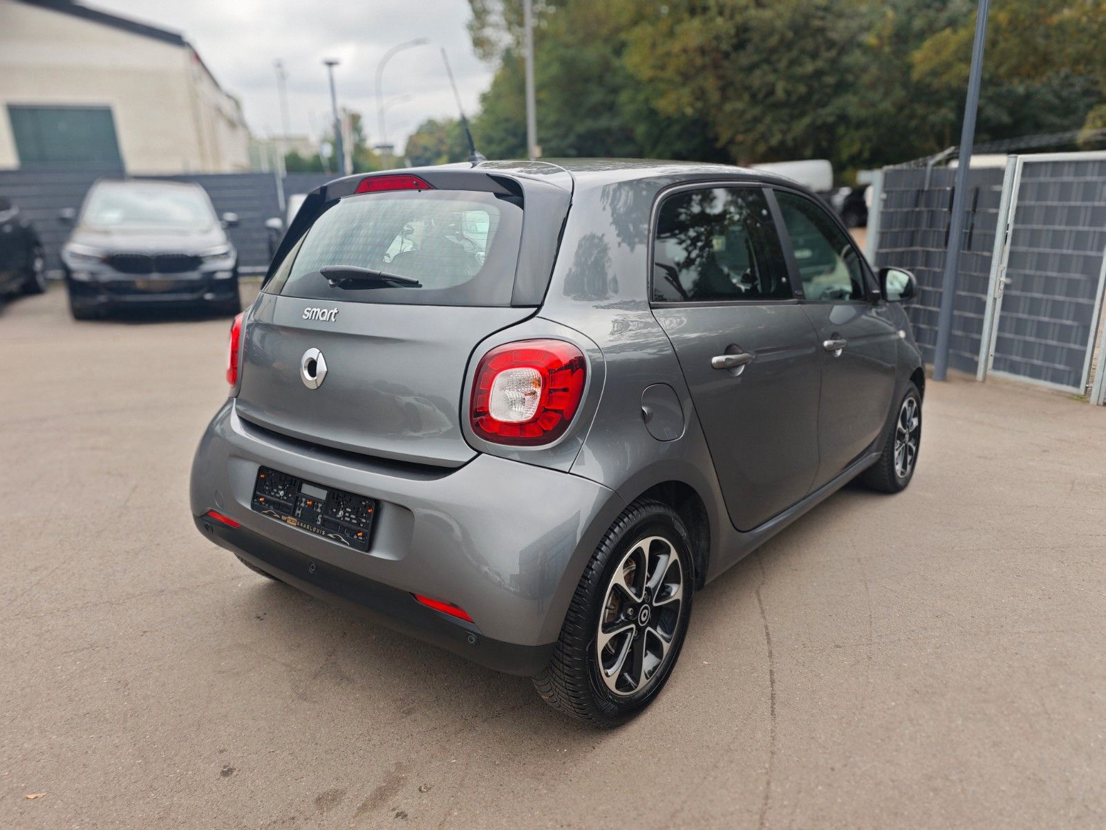 Fahrzeugabbildung Smart FORFOUR*AUT*PASSION*NAVI*PDC*LED*TOP