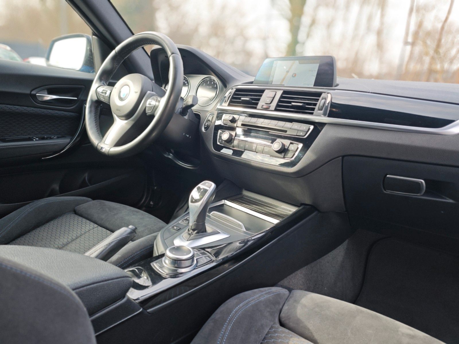 Fahrzeugabbildung BMW M140i SPECIAL EDITION*FACELIFT*SHZ*LED*CARPLAY*