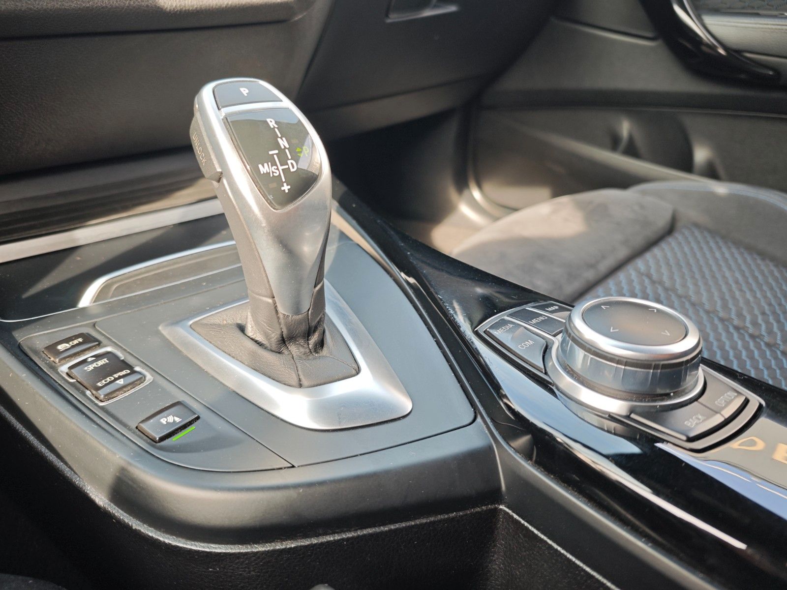 Fahrzeugabbildung BMW M140i SPECIAL EDITION*FACELIFT*SHZ*LED*CARPLAY*