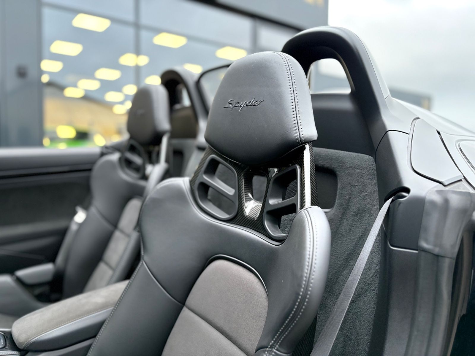 Fahrzeugabbildung Porsche 718 BOXTER SPYDER *1.HAND*SCHALENSITZE/CARBON*
