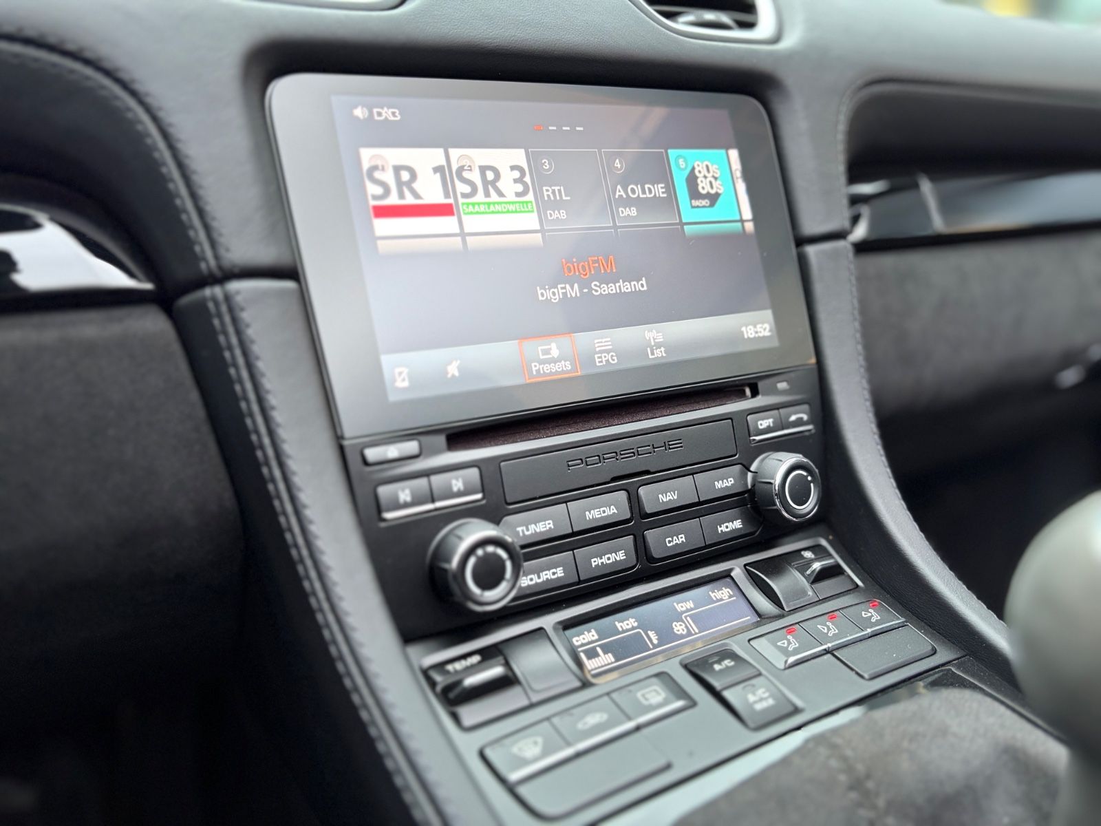 Fahrzeugabbildung Porsche 718 BOXTER SPYDER *1.HAND*SCHALENSITZE/CARBON*