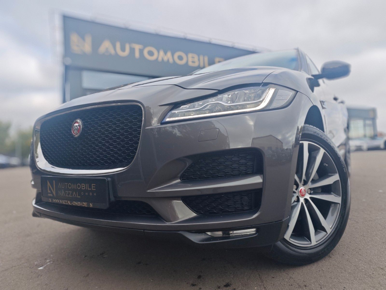 Fahrzeugabbildung Jaguar F-PACE AWD*SPORT*PANORAMA*LED*MERIDIAN*EL.AHK*