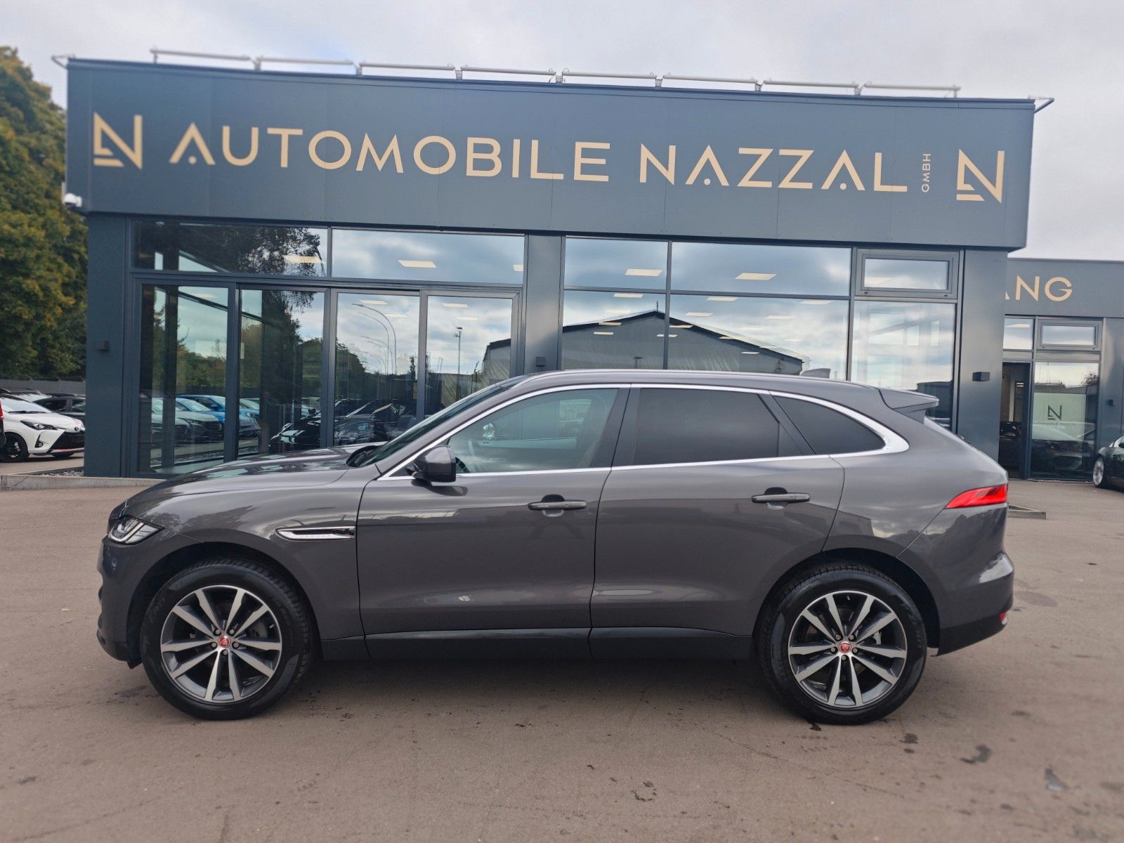 Fahrzeugabbildung Jaguar F-PACE AWD*SPORT*PANORAMA*LED*MERIDIAN*EL.AHK*