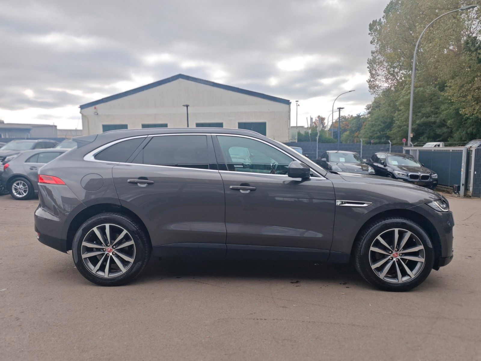 Fahrzeugabbildung Jaguar F-PACE AWD*SPORT*PANORAMA*LED*MERIDIAN*EL.AHK*